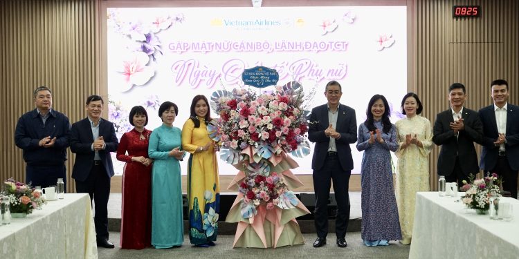 Lãnh đạo TCT chúc mừng nữ cán bộ, lãnh đạo nhân Ngày Quốc tế Phụ nữ