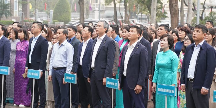 Chào cờ Tháng 03/2025: Tích cực thi đua chào mừng 30 năm thành lập TCT