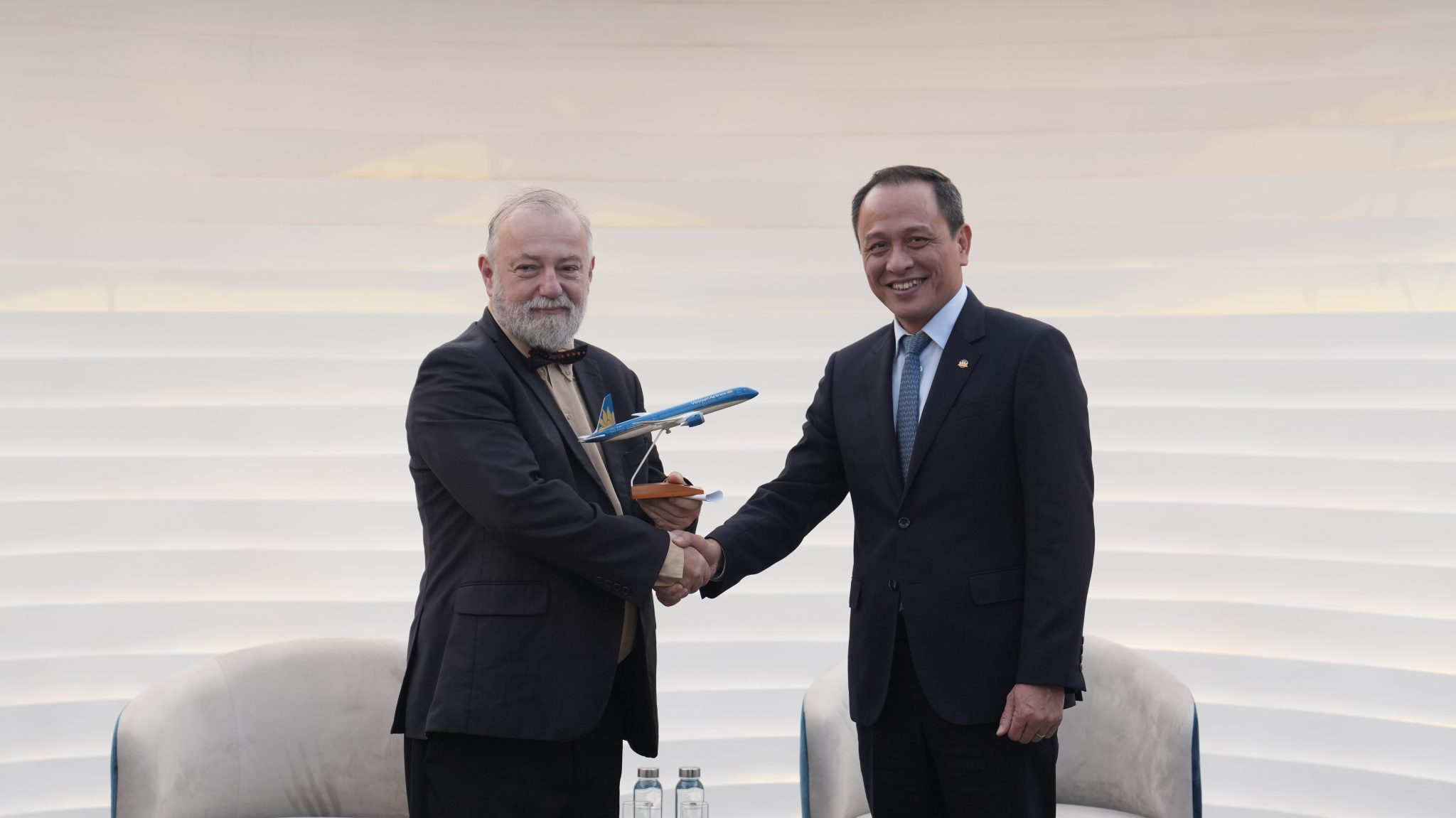 [VNA News] TGĐ Lê Hồng Hà tiếp Đại sứ Đặc mệnh toàn quyền CH Séc tại Việt Nam