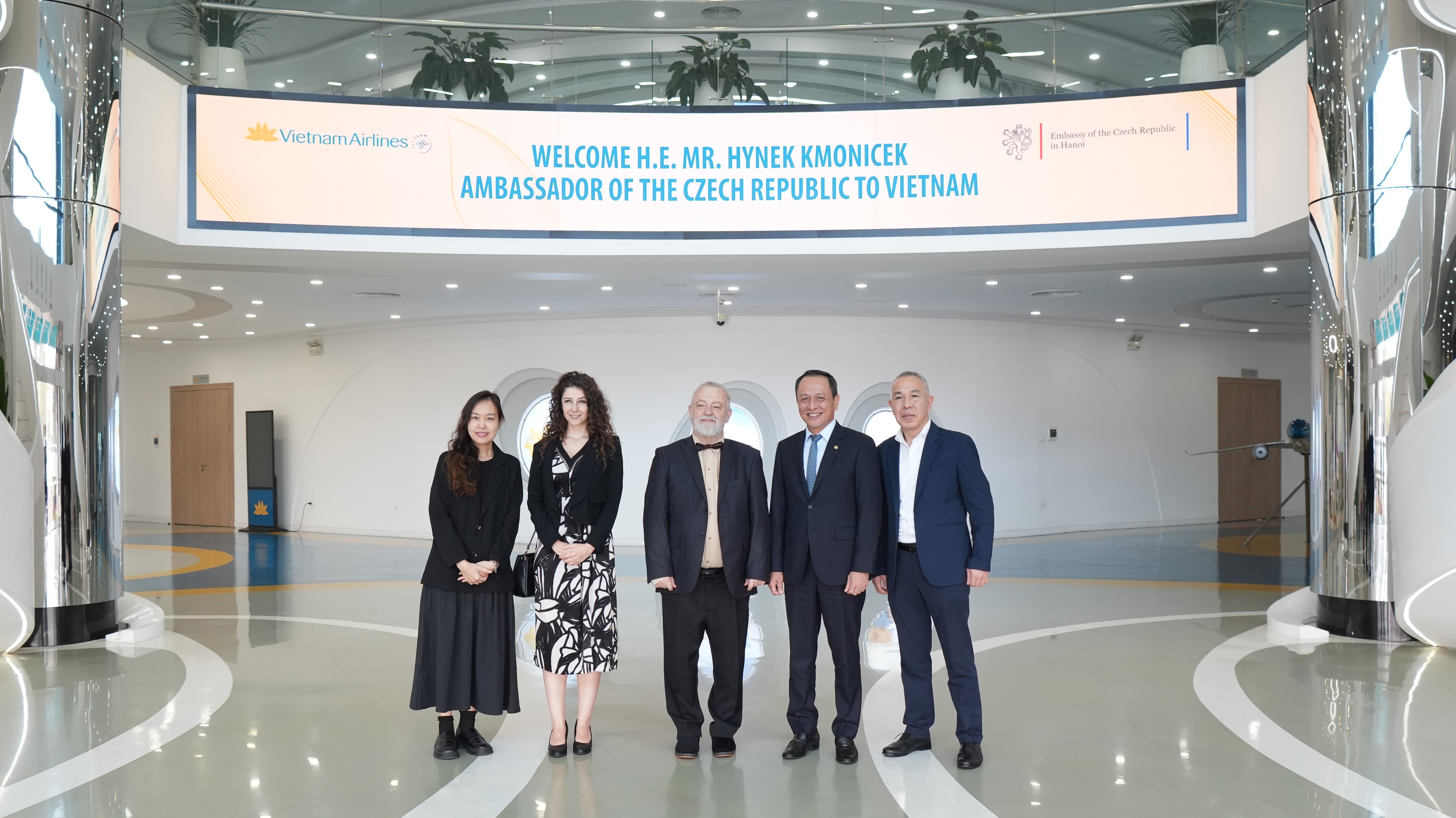 TGĐ Lê Hồng Hà tiếp Đại sứ Đặc mệnh toàn quyền CH Séc tại Việt Nam