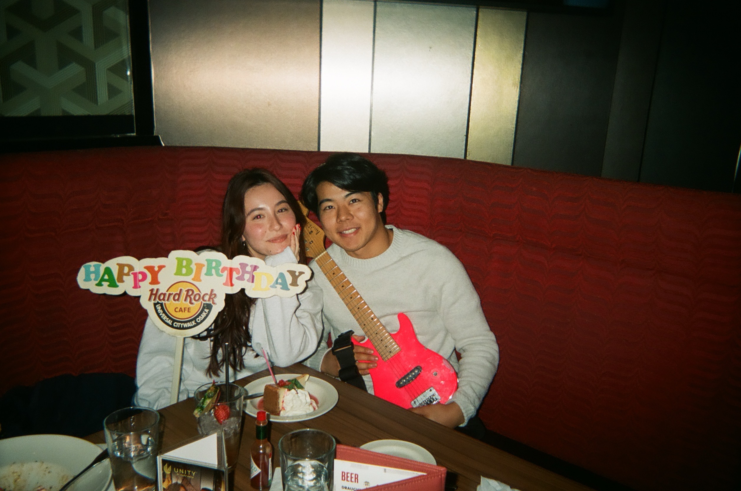 [Vạn dặm nâng niu] Vietnam Airlines – Cầu nối gắn liền những yêu thương