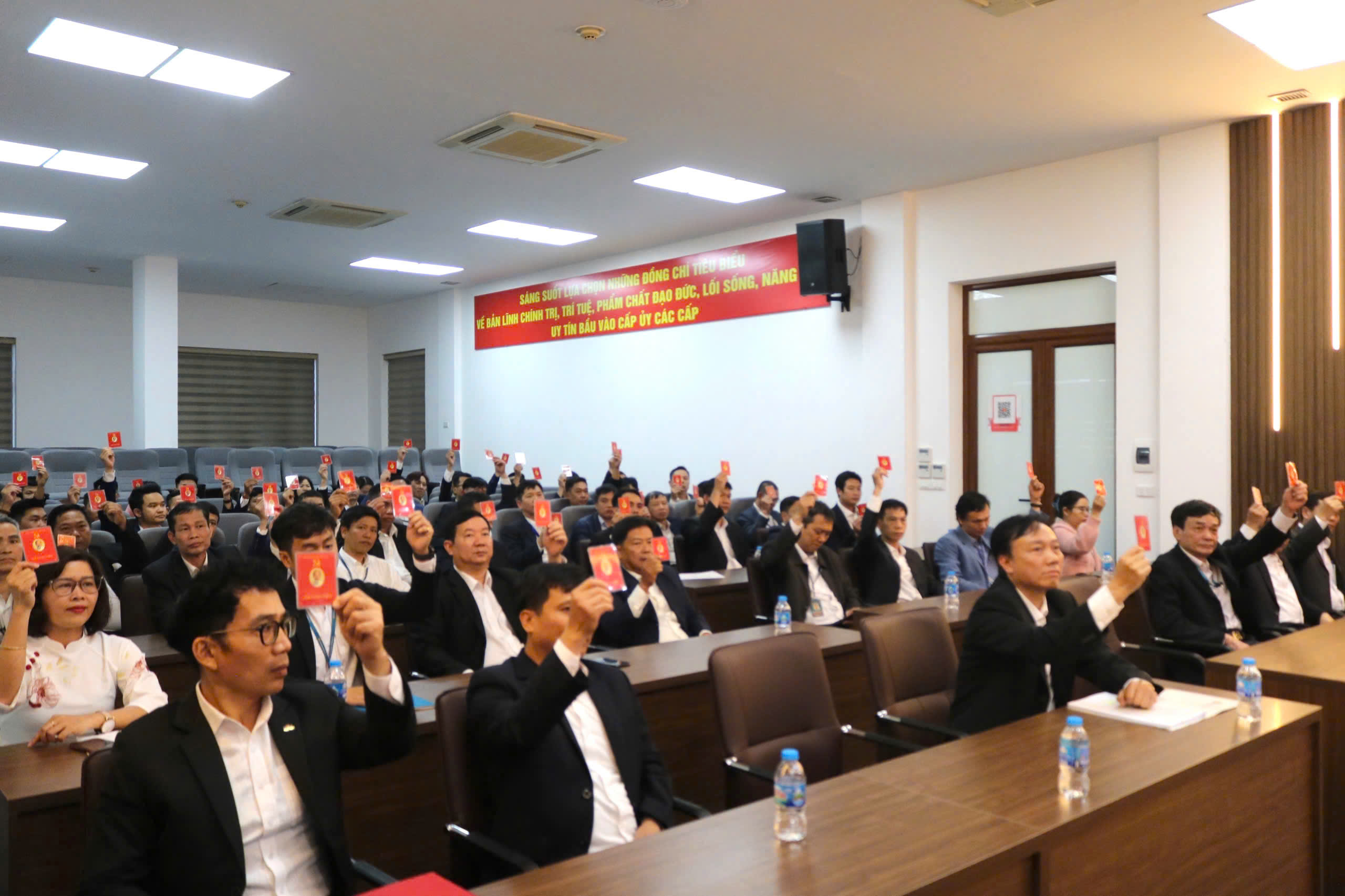 Đại hội Chi bộ Trung tâm Phục vụ Bảo dưỡng VAECO thành công rực rỡ