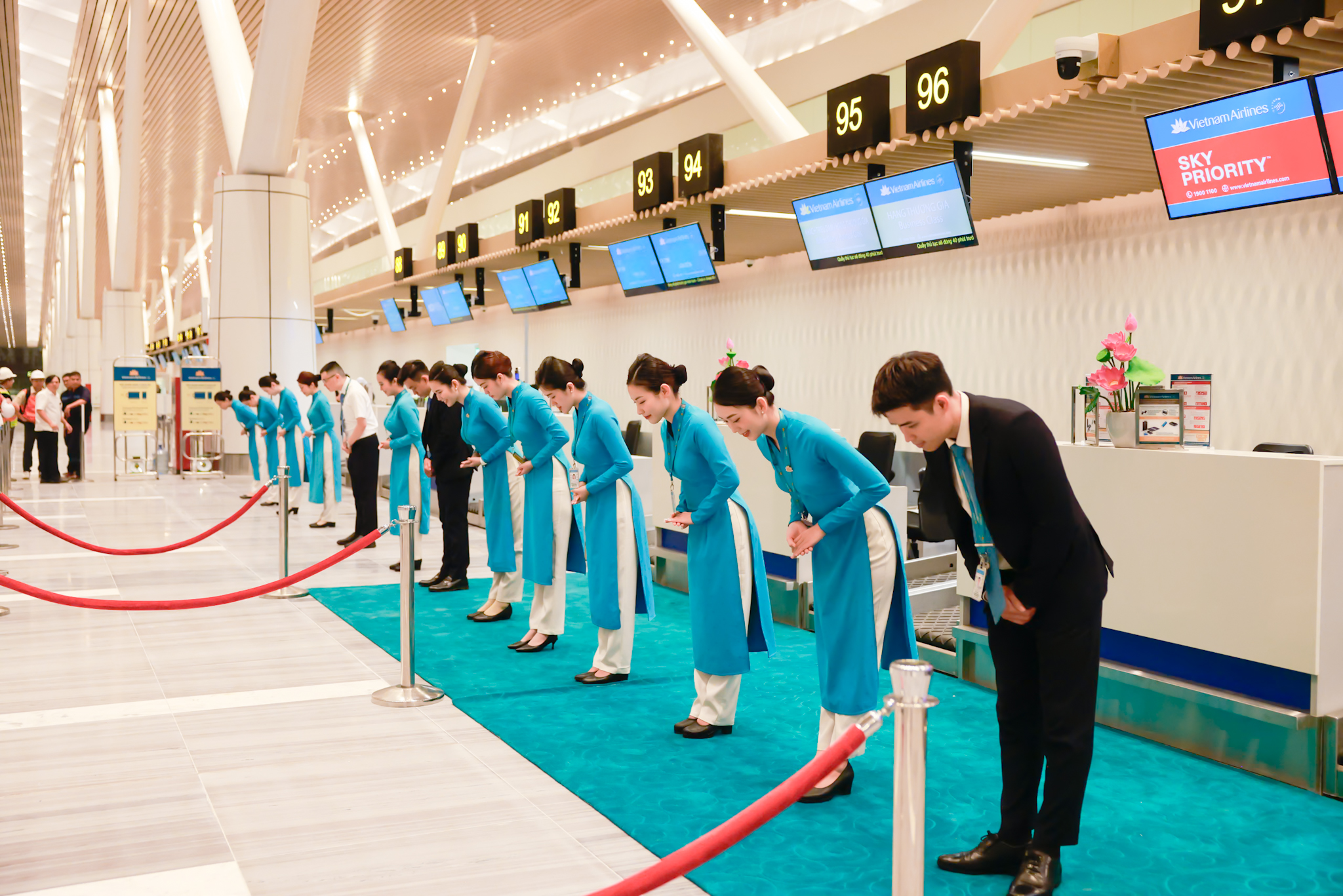 Vietnam Airlines là hãng hàng không đầu tiên khai thác  tại nhà ga T3 Tân Sơn Nhất