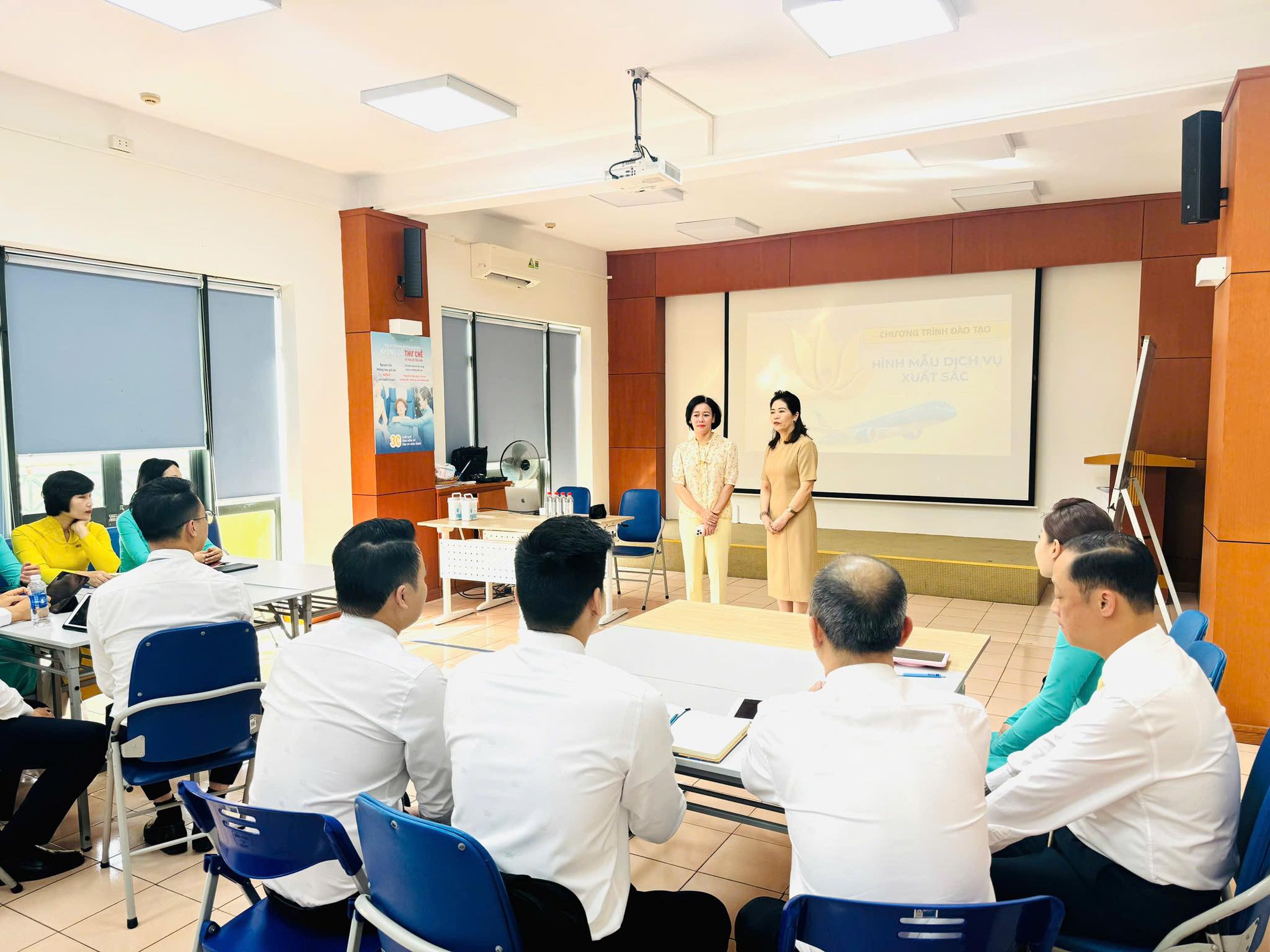 Cảm xúc khoá học “Đại sứ của Vietnam Airlines” trong tôi là : ” Khi lòng hiếu khách trở thành phong cách đặc trưng nổi bật nhất của Tiếp viên Vietnam Airlines”