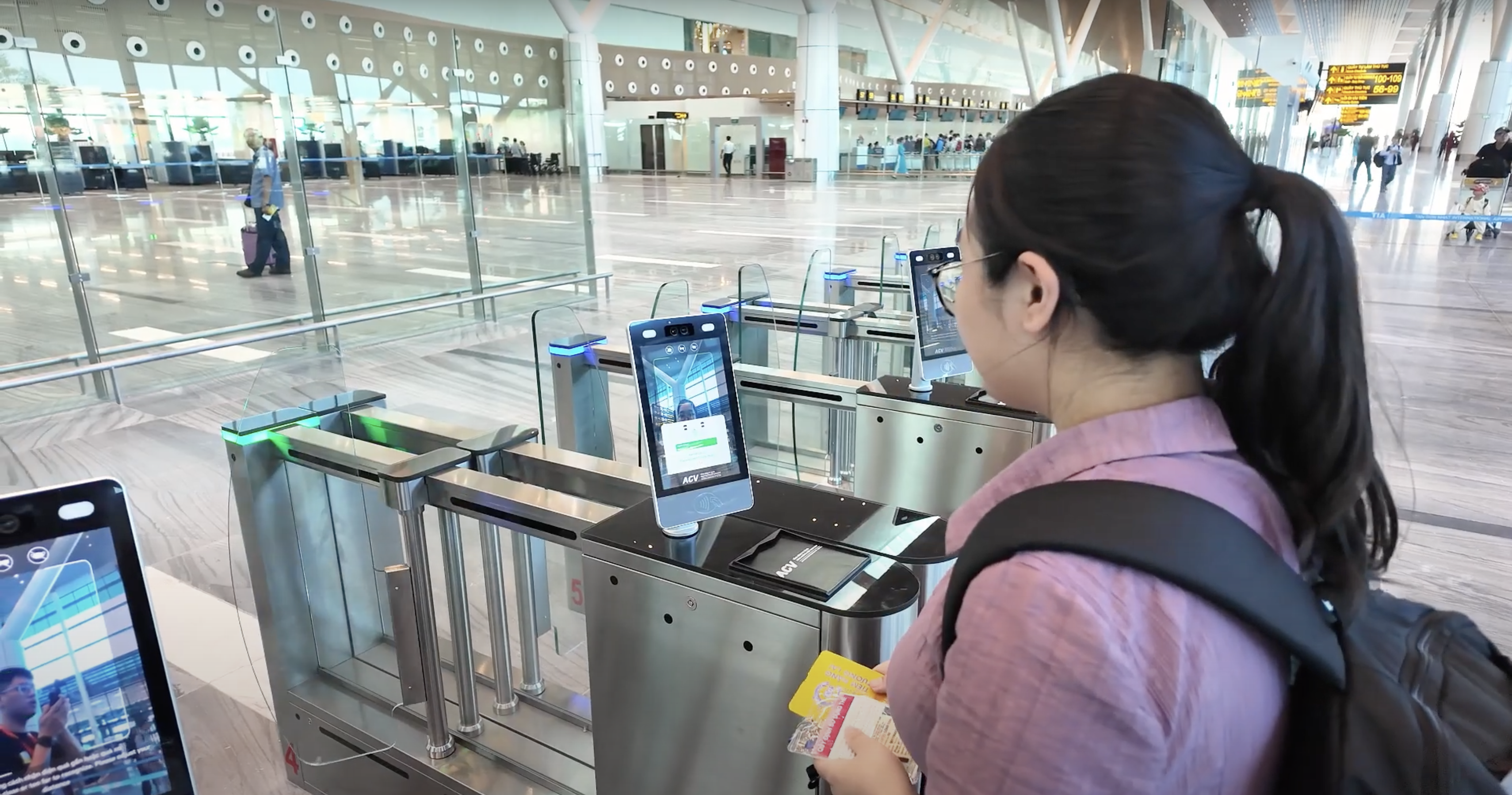 [VNA How] Hướng dẫn bay không giấy tờ với VNeID