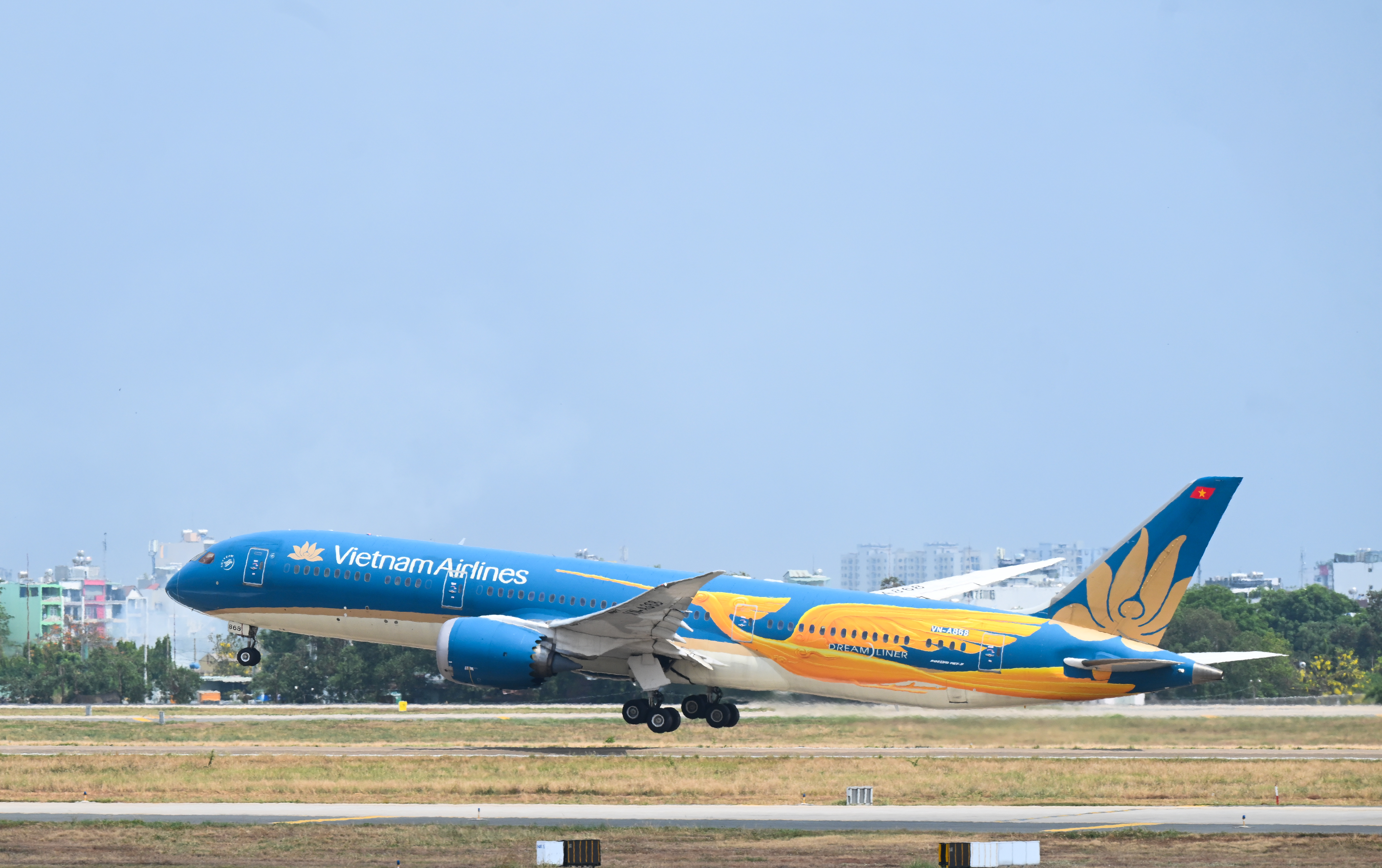 Vietnam Airlines khai trương nhà ga T3 bằng chuyến bay đặc biệt mang hình ảnh Chim Lạc
