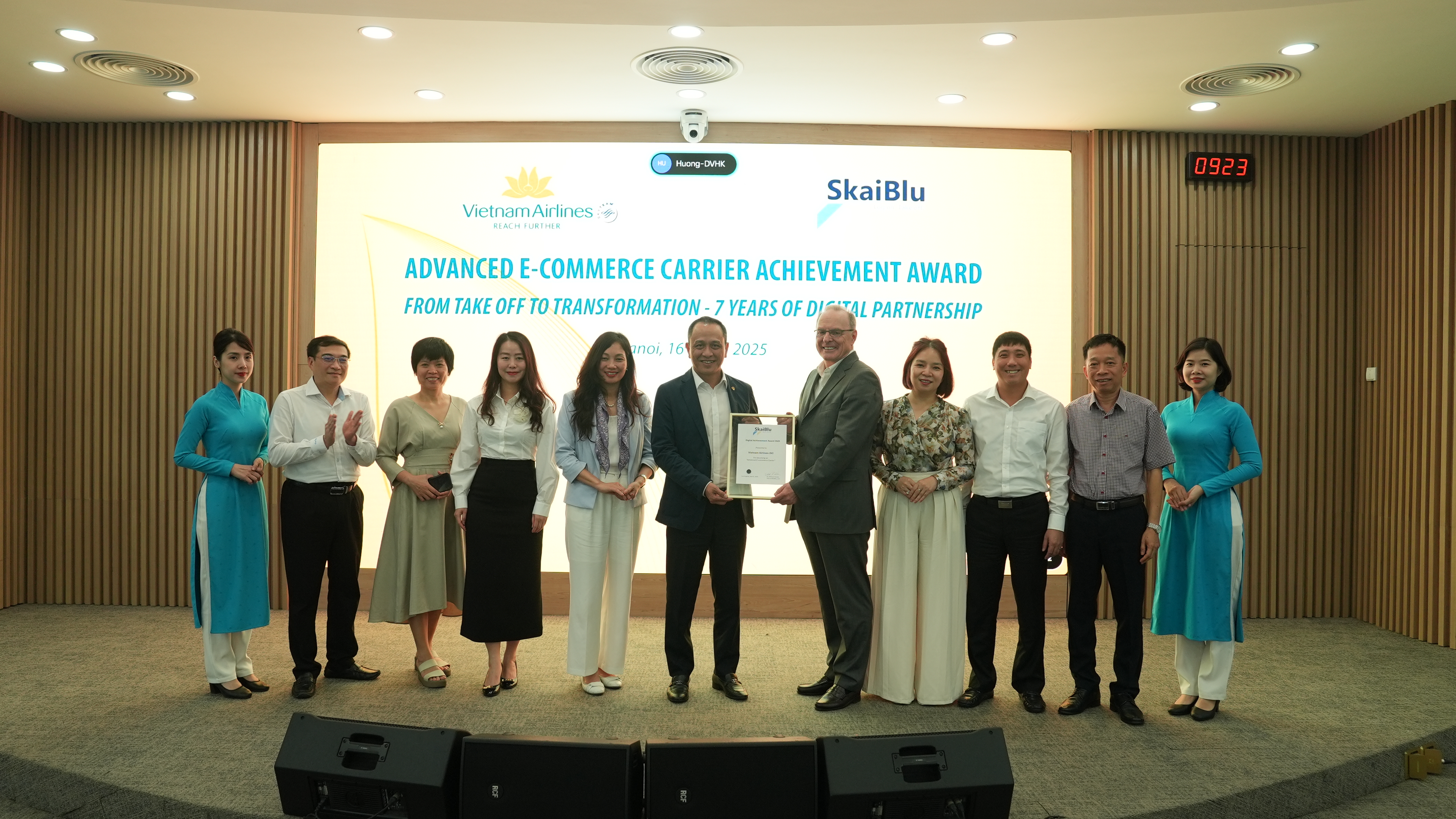 Vietnam Airlines nhận chứng chỉ SkaiBlu: Khẳng định vị thế tiên phong  trong lĩnh vực thương mại điện tử hàng không