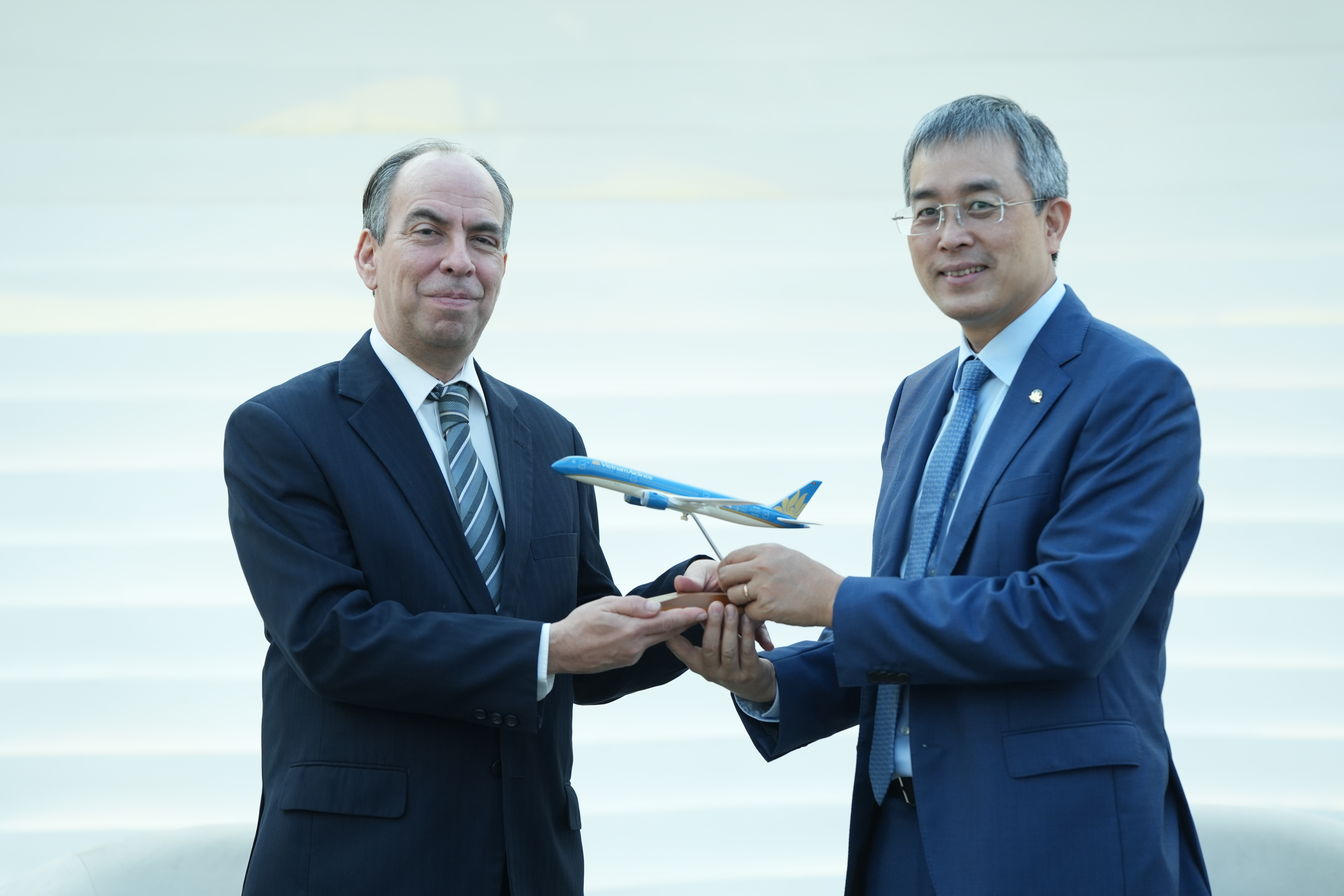 Chủ tịch HĐQT Đặng Ngọc Hòa tiếp đón Đại sứ Đặc mệnh toàn quyền nước Cộng hòa Cuba tại Việt Nam