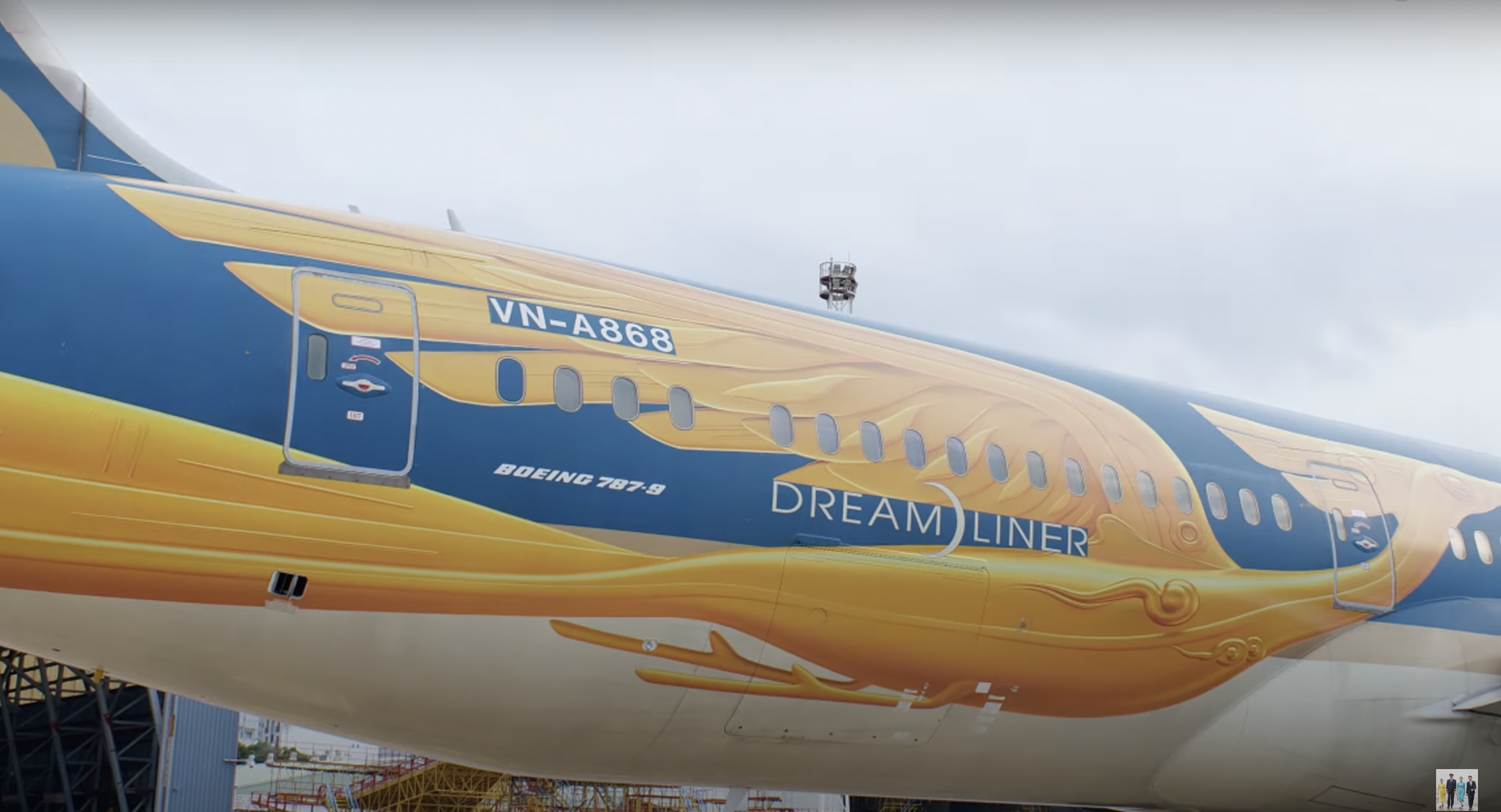 Ngắm nhìn quá trình thay diện mạo livery đặc biệt cùng Vietnam Airlines