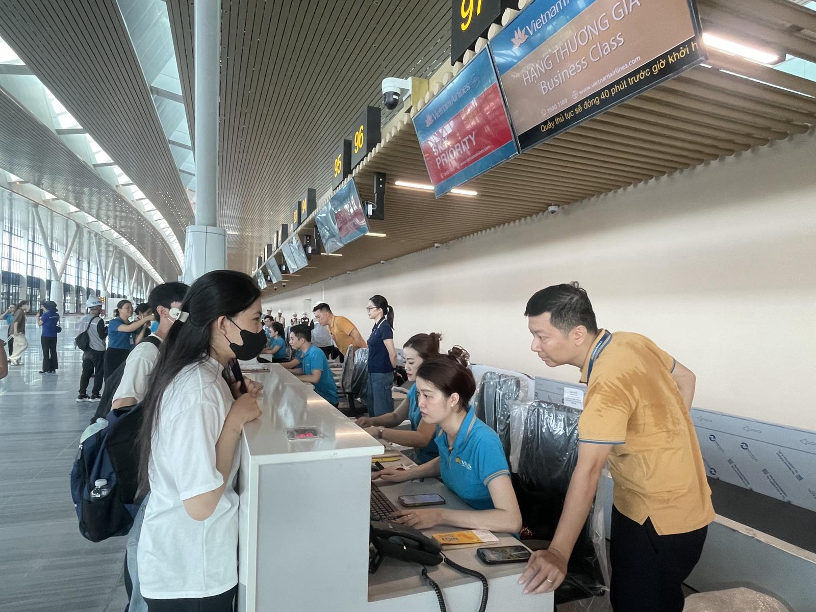 Vietnam Airlines phối hợp cùng TIA diễn tập thử nghiệm nhà ga T3