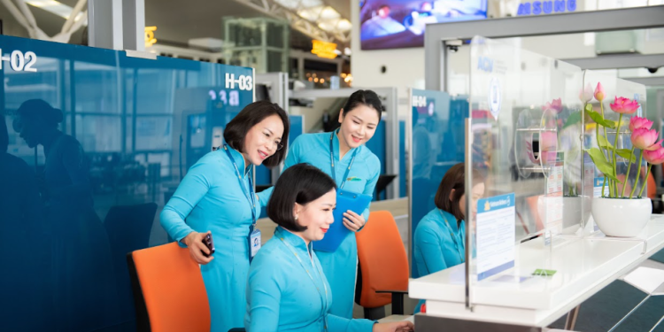 [Vietnam Airlines trong tôi là…] Cầu nối của những cuộc gặp đoàn viên