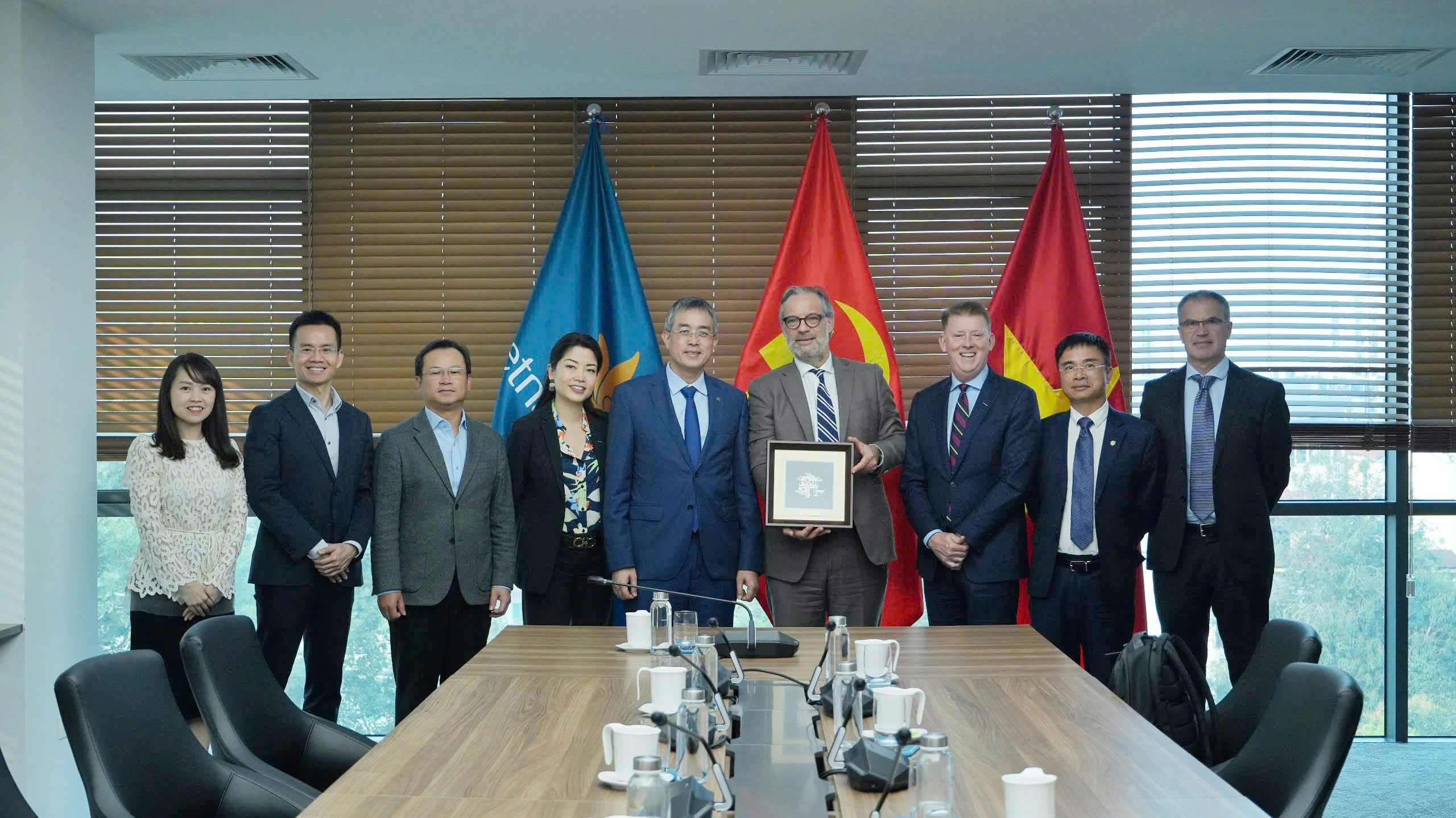 Chủ tịch Đặng Ngọc Hòa làm việc với đại diện Airbus