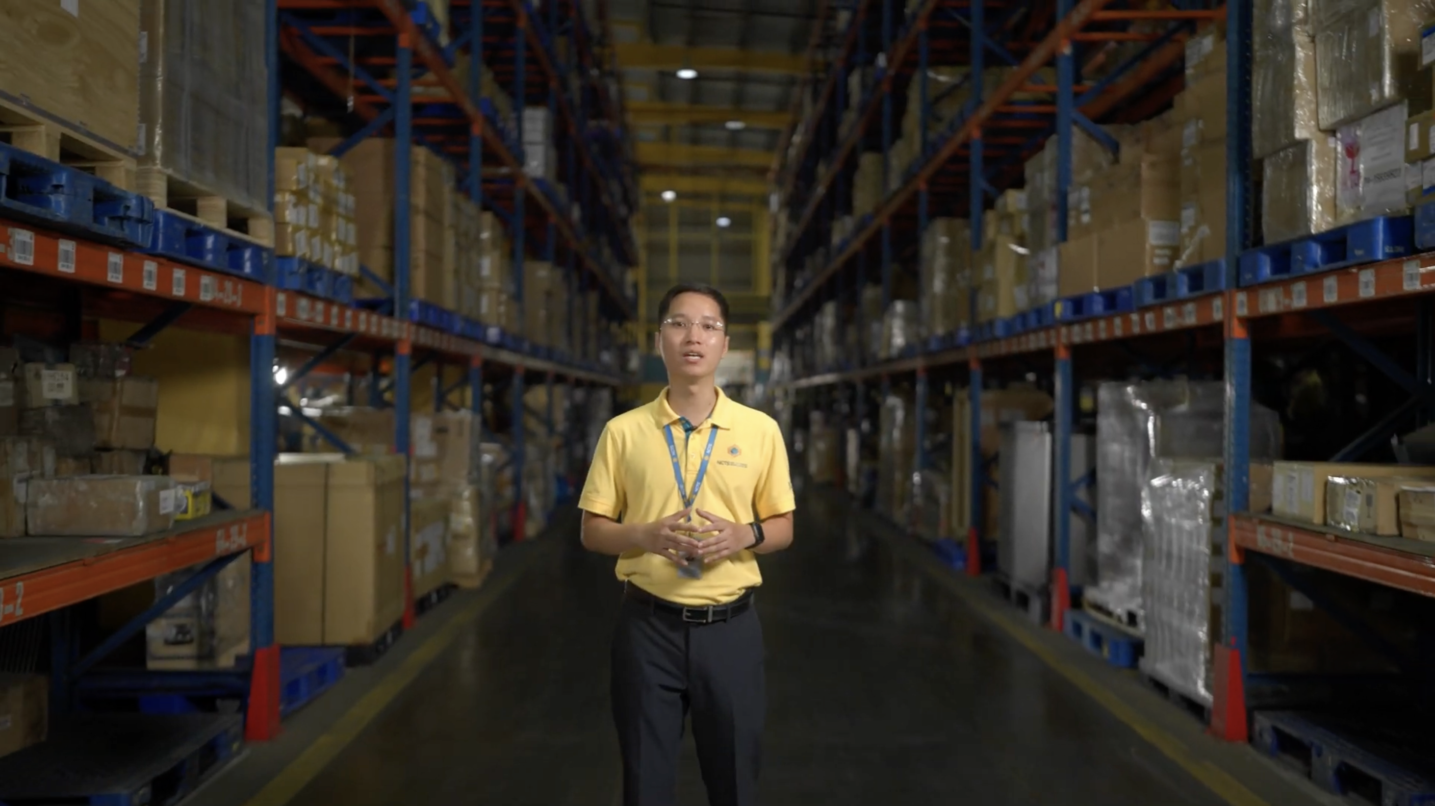 [VNA What] Một ngày khám phá các công việc tại Kho hàng nhập quốc tế tại NCTS có gì?