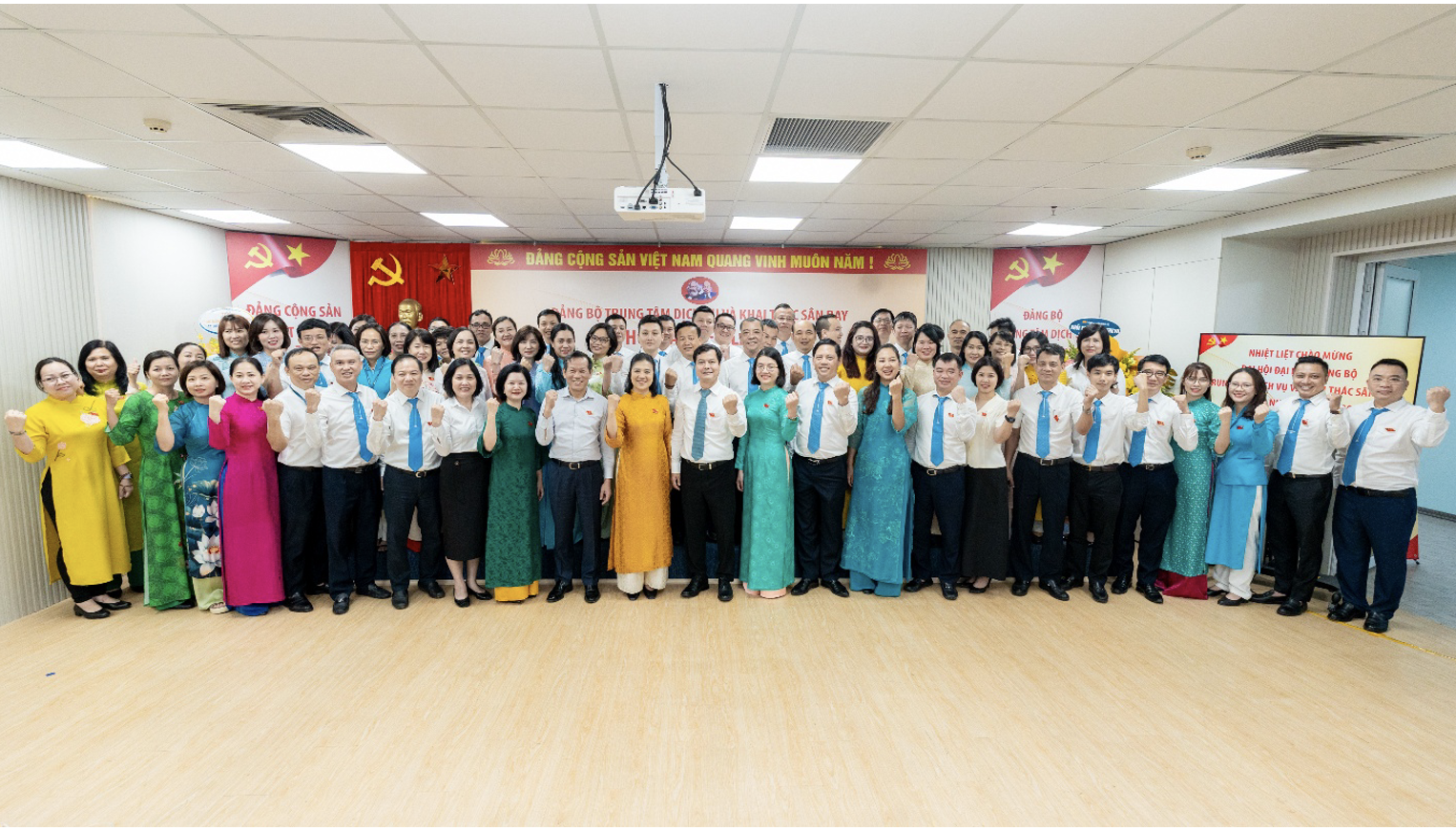 [Cuộc thi Sáng kiến Đảng] Dưới ánh sáng của Đảng – Vietnam Airlines bay cao bay xa