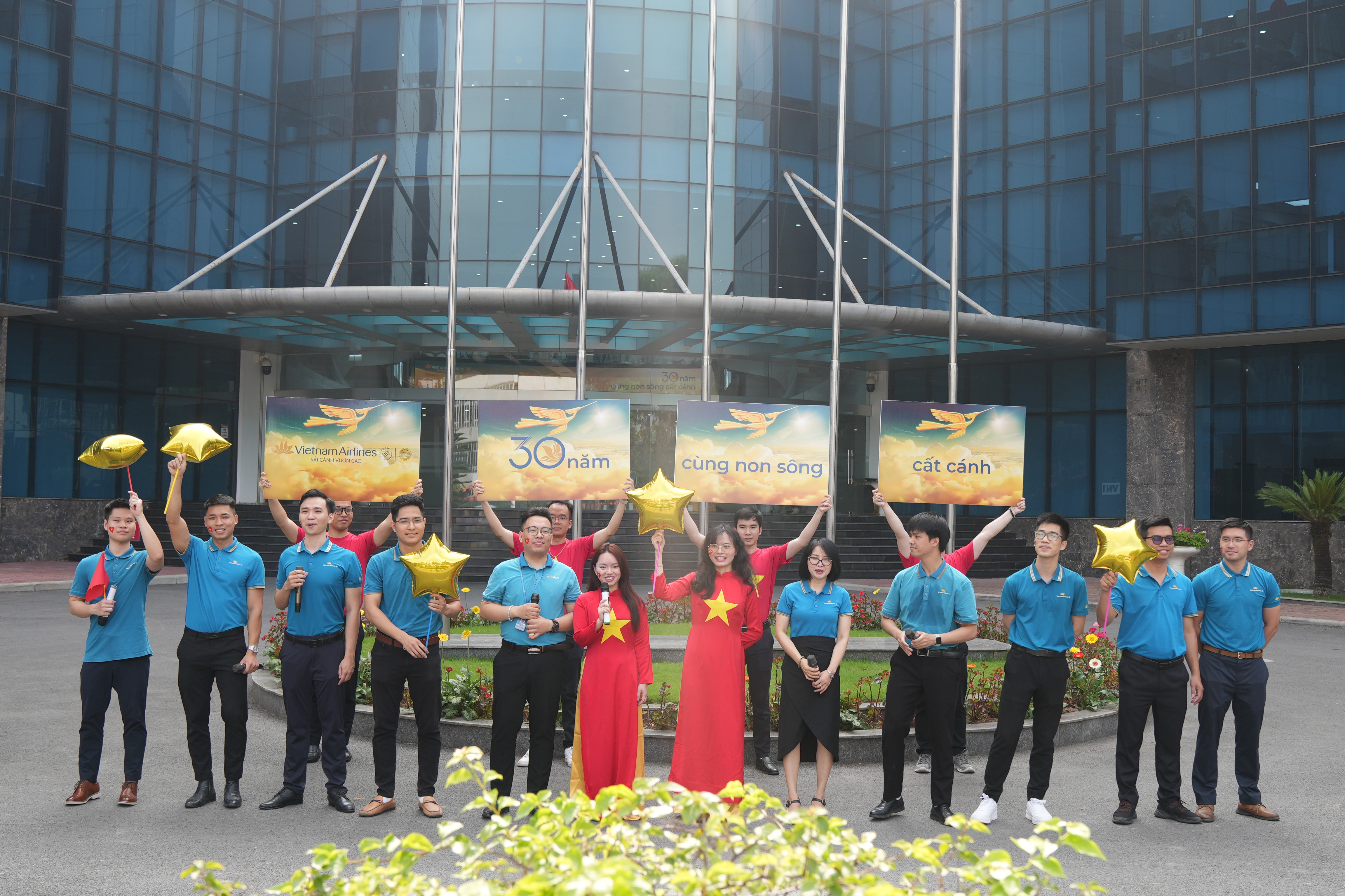 Chào cờ Tháng 05/2025: Hành động đột phá và quyết tâm hướng đến những cột mốc lịch sử mới