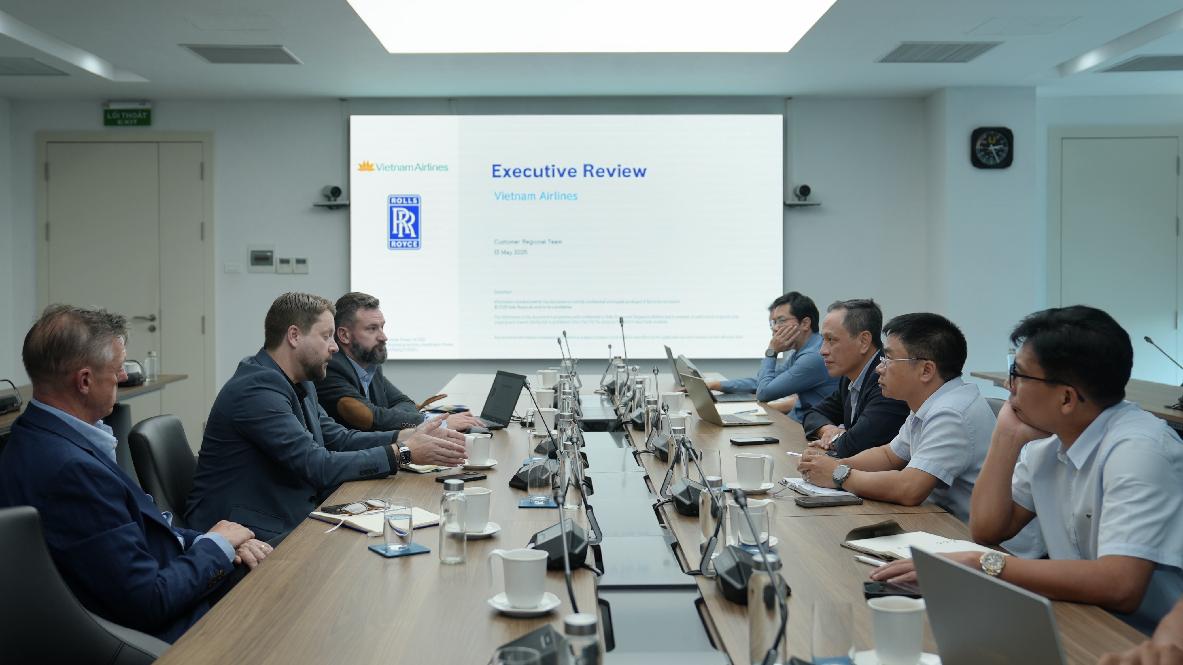 Vietnam Airlines và Rolls-Royce tăng cường hợp tác chiến lược trong lĩnh vực kỹ thuật và thương mại