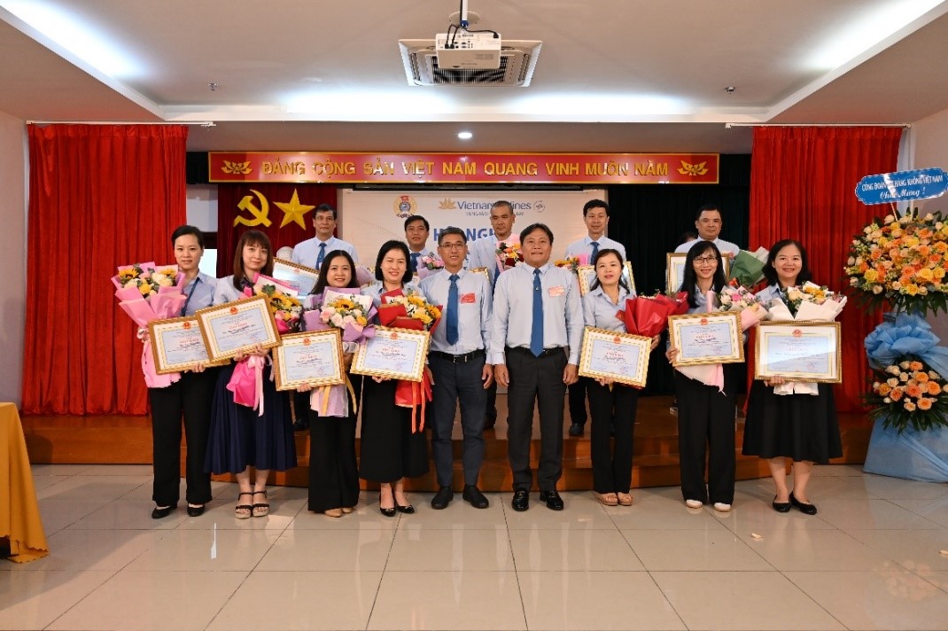 Hội nghị Người lao động 2025 Trung tâm Huấn luyện bay: Khơi dậy khát vọng cống hiến – Lan tỏa điển hình tiên tiến