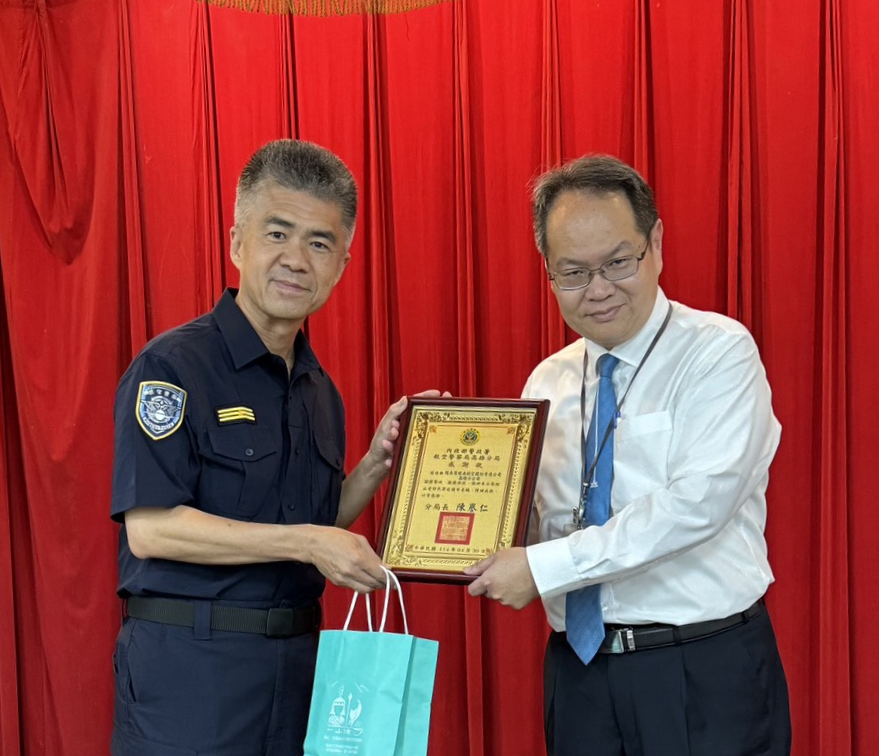 Vietnam Airlines tại Cao Hùng được Cảnh sát Đài Loan trao bằng khen