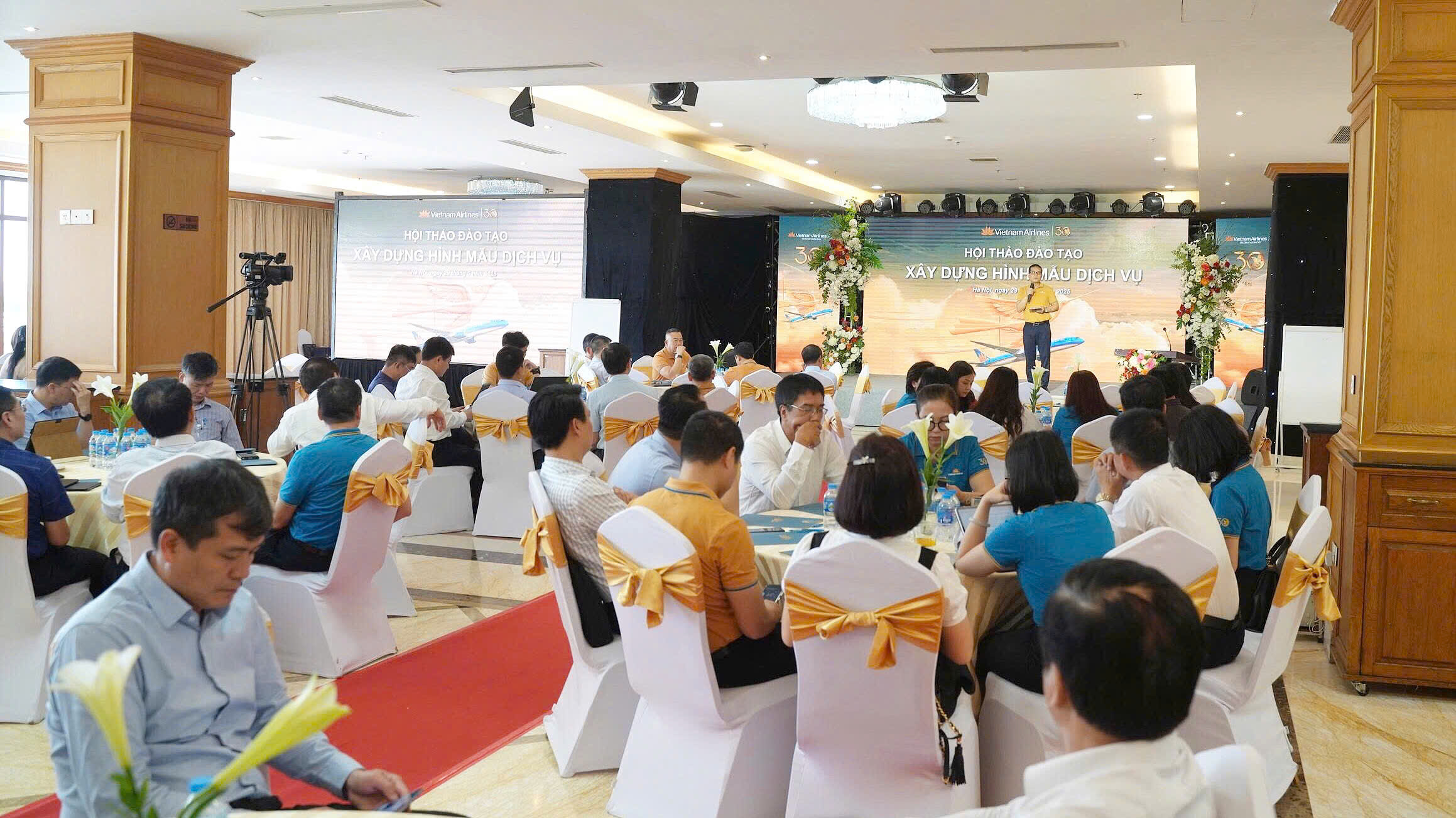 Hơn 100 Lãnh đạo đơn vị của Vietnam Airlines tham dự Hội thảo đào tạo “Xây dựng hình mẫu dịch vụ”