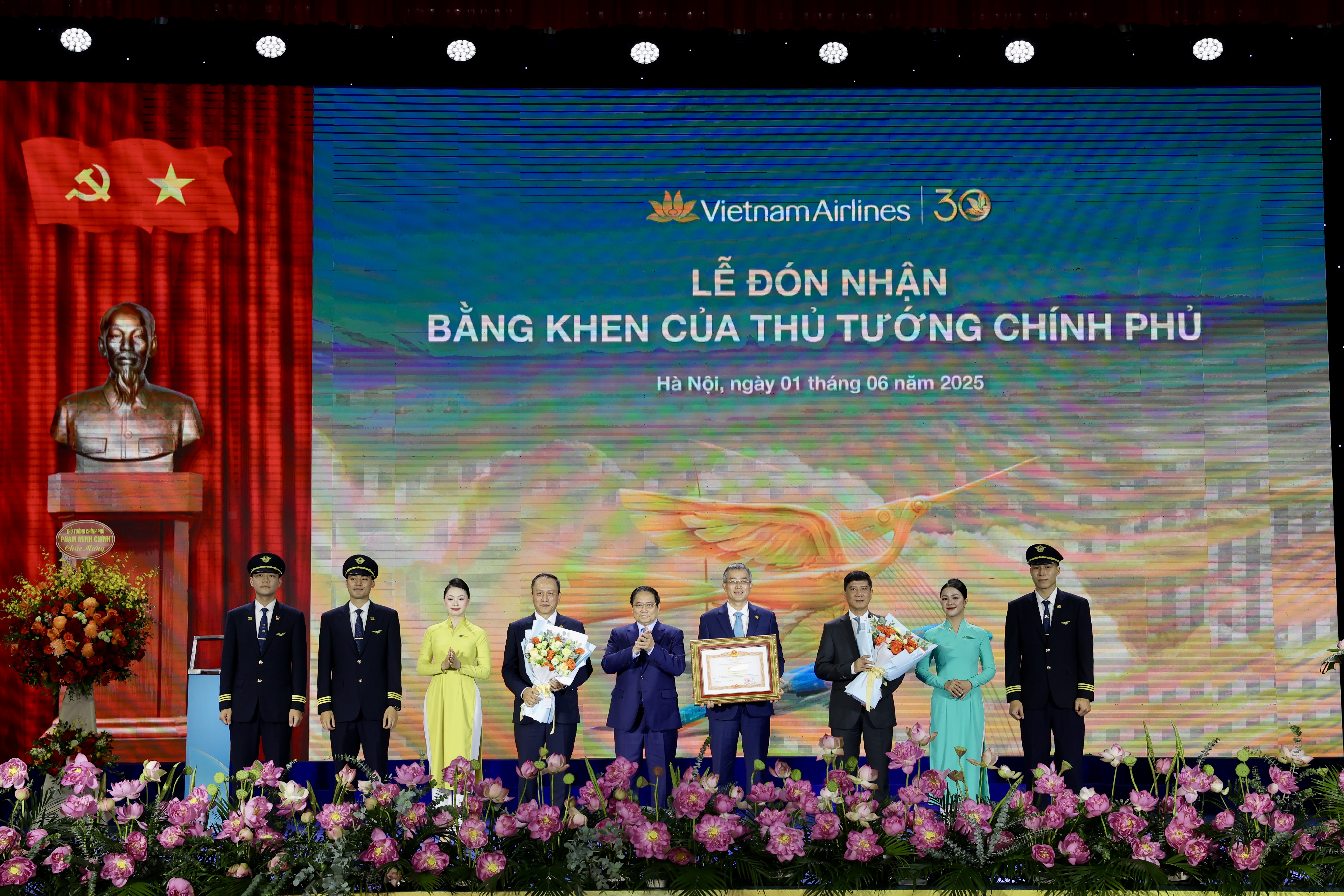 Dấu ấn 30 năm: Vietnam Airlines được Thủ tướng Chính phủ ghi nhận bằng phần thưởng cao quý