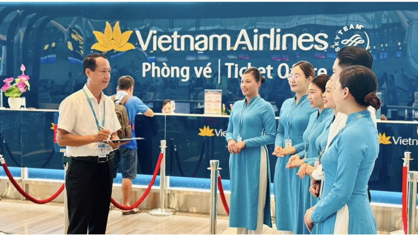 Giữ bình tĩnh giữa mưa giông: Câu chuyện ở sân bay Tân Sơn Nhất