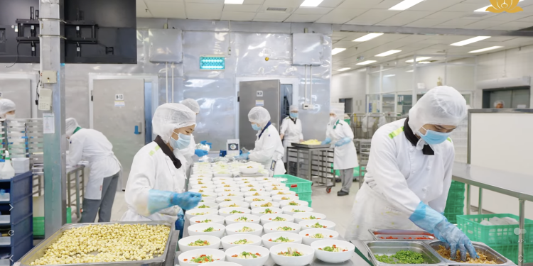 [VNA What] Suất ăn hàng không – Không chỉ là ẩm thực mà còn là trải nghiệm văn hóa