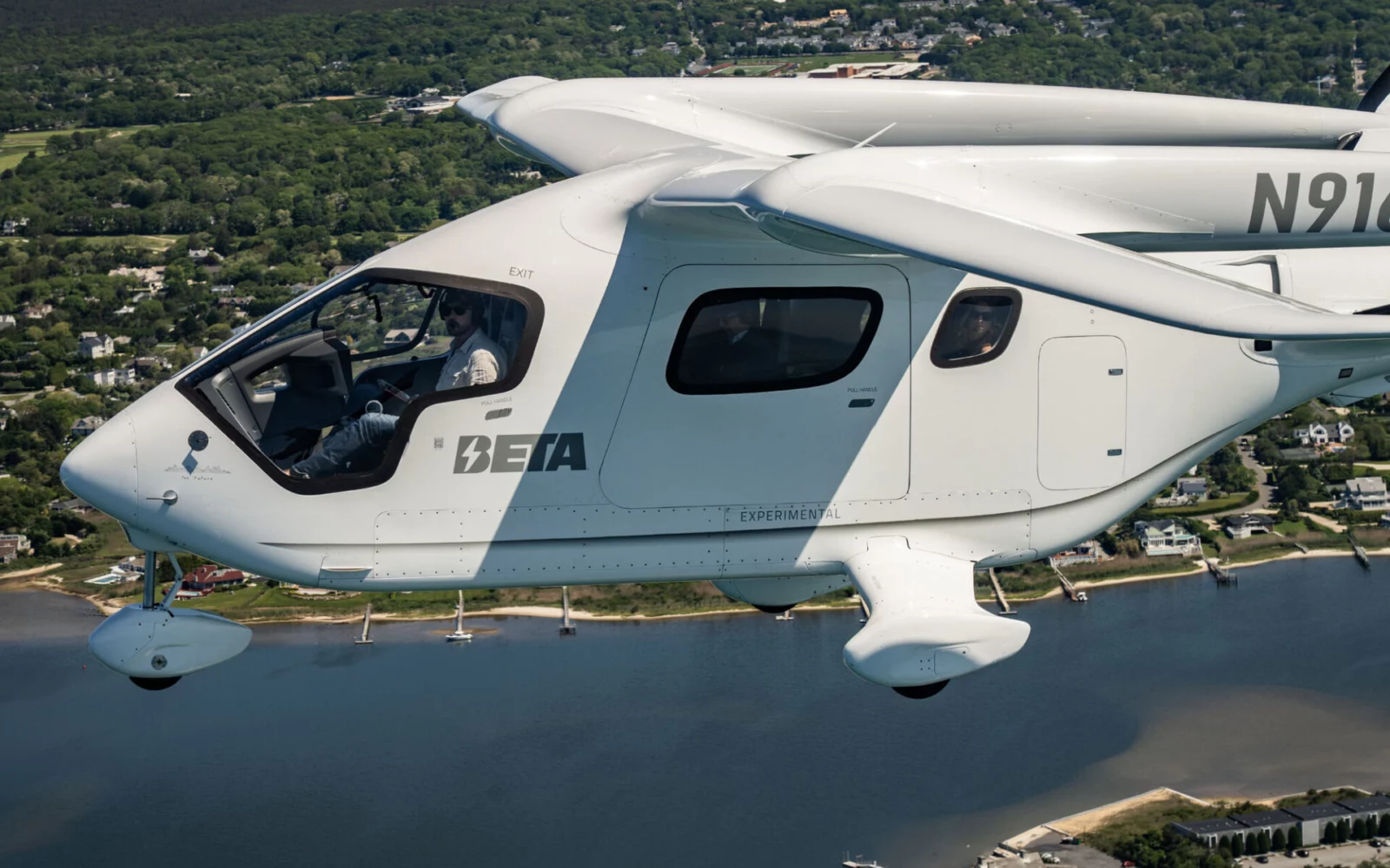 Aviation News 9/6: Máy bay điện chở khách đầu tiên hạ cánh tại sân bay JFK