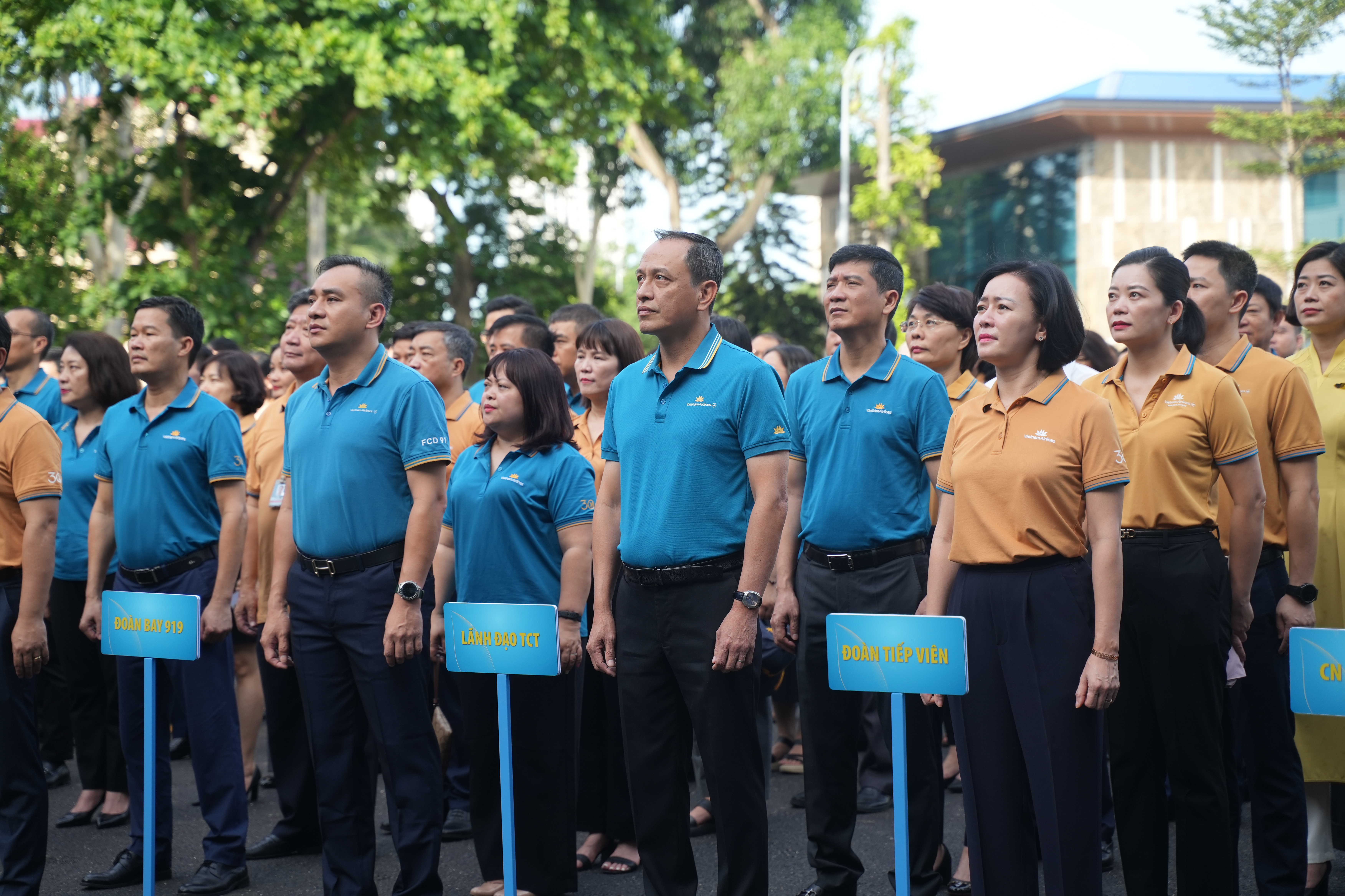 Chào cờ Tháng 06/2025: Giữ vững niềm tin, nhiệt huyết và quyết tâm tạo bệ phóng cho những thành công mới
