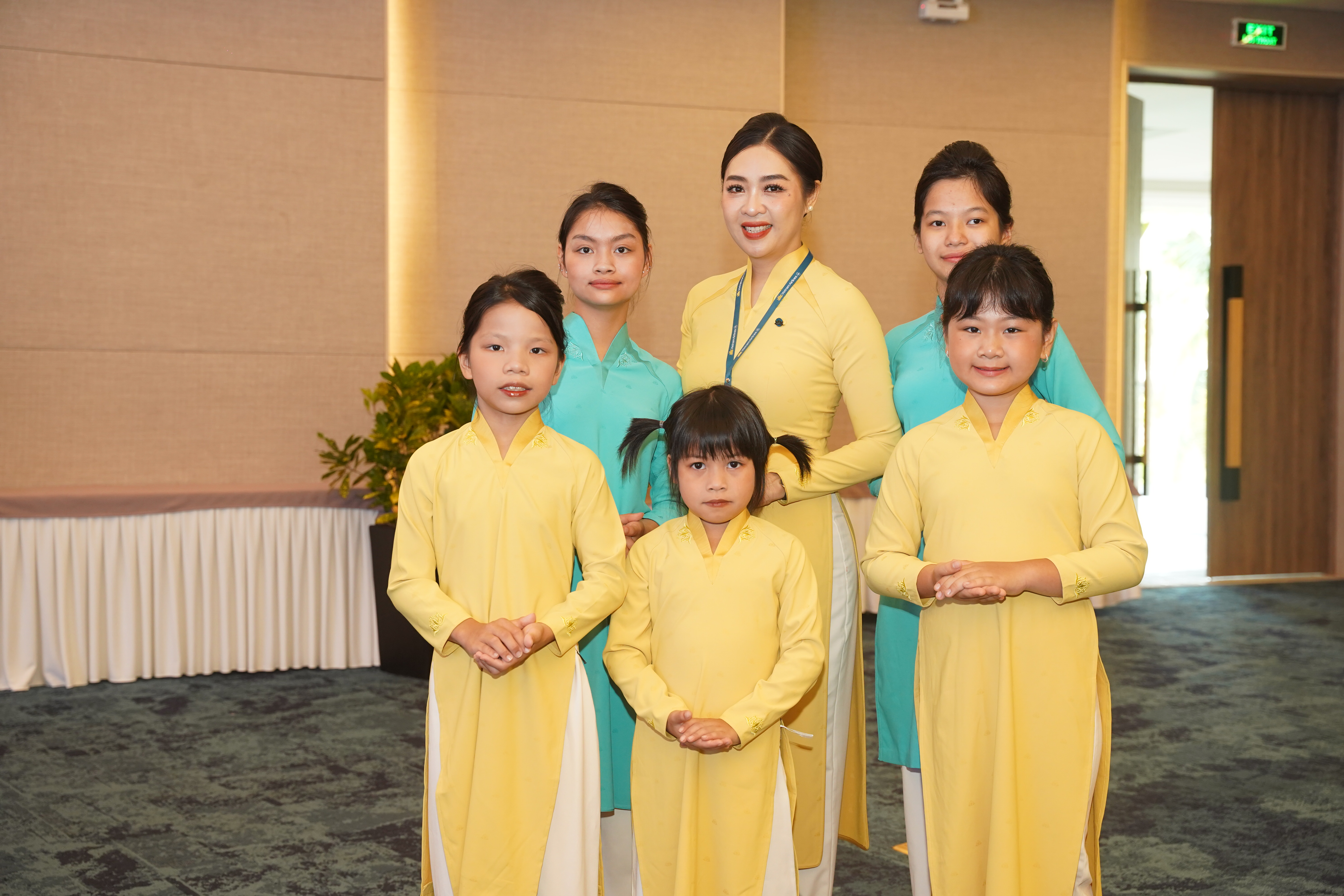 Lần đầu tiên trẻ em có hoàn cảnh đặc biệt được “hóa thân” thành tiếp viên hàng không