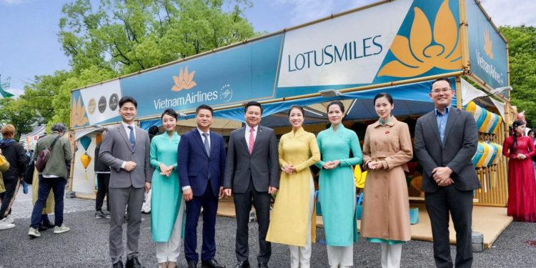 Vietnam Airlines – Cầu nối văn hóa Việt tại Lễ hội Việt Nam 2025 ở Tokyo