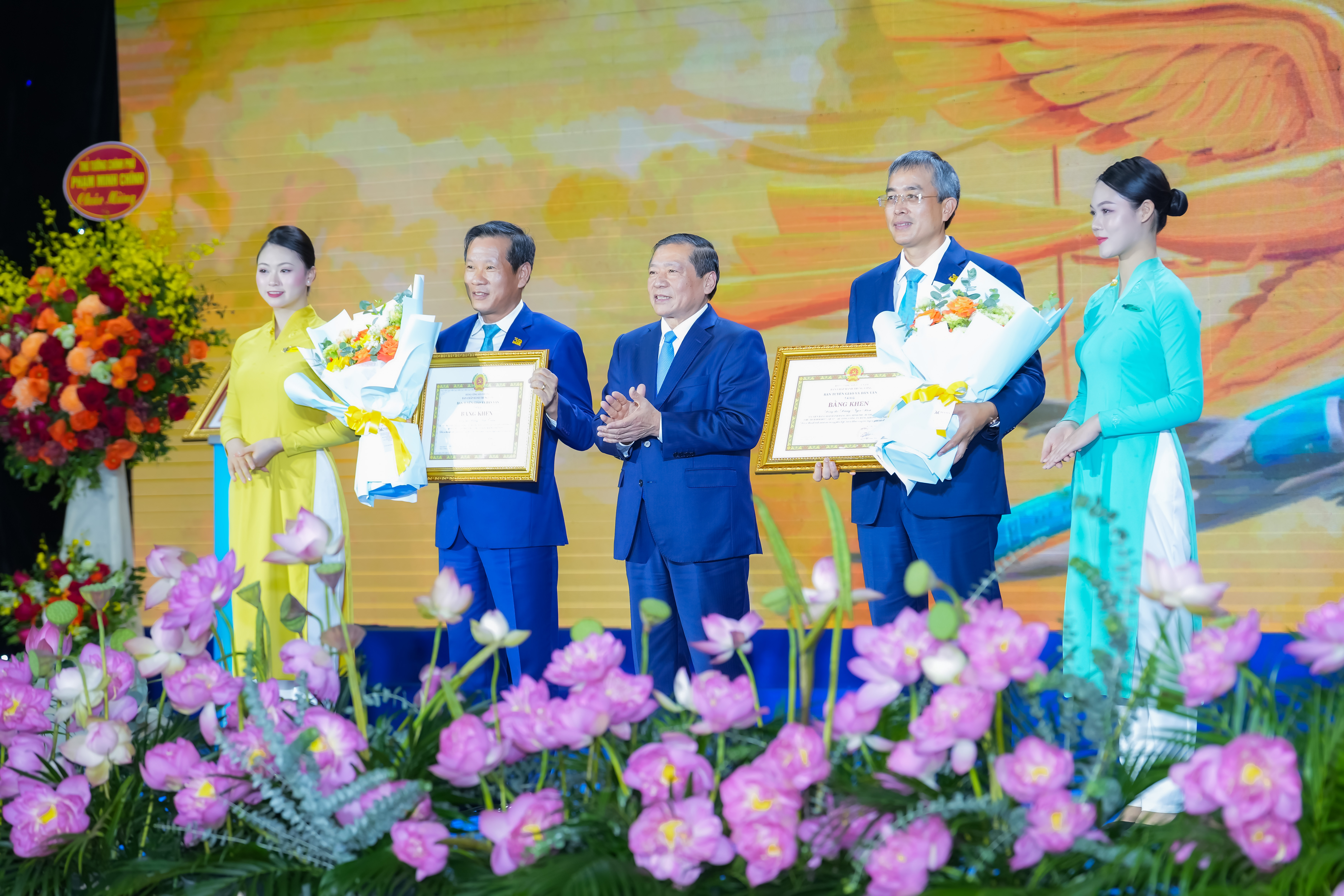 “Đoàn kết – Tự cường – Vươn mình – Bứt phá”:  Đảng bộ Tổng Công ty lãnh đạo Vietnam Airlines sải cánh vươn cao trong kỷ nguyên phát triển mới