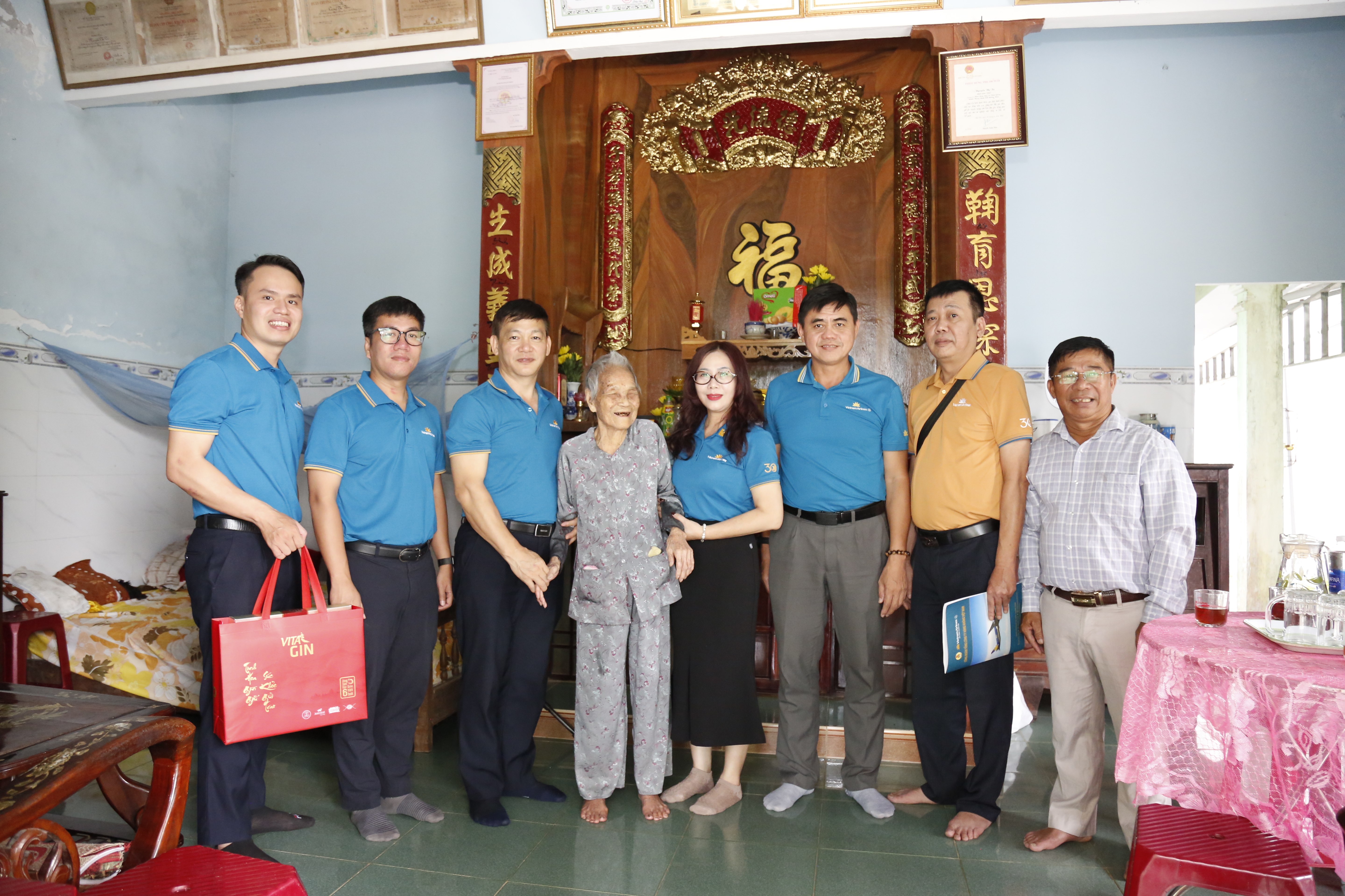 Vietnam Airlines tiếp nối hành trình tri ân tại Đà Nẵng