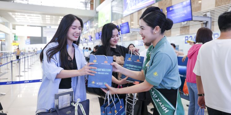 Vietnam Airlines đồng hành cùng Bộ Công an tổ chức “Chuyến bay màu xanh – Vì bình yên cuộc sống 2025”