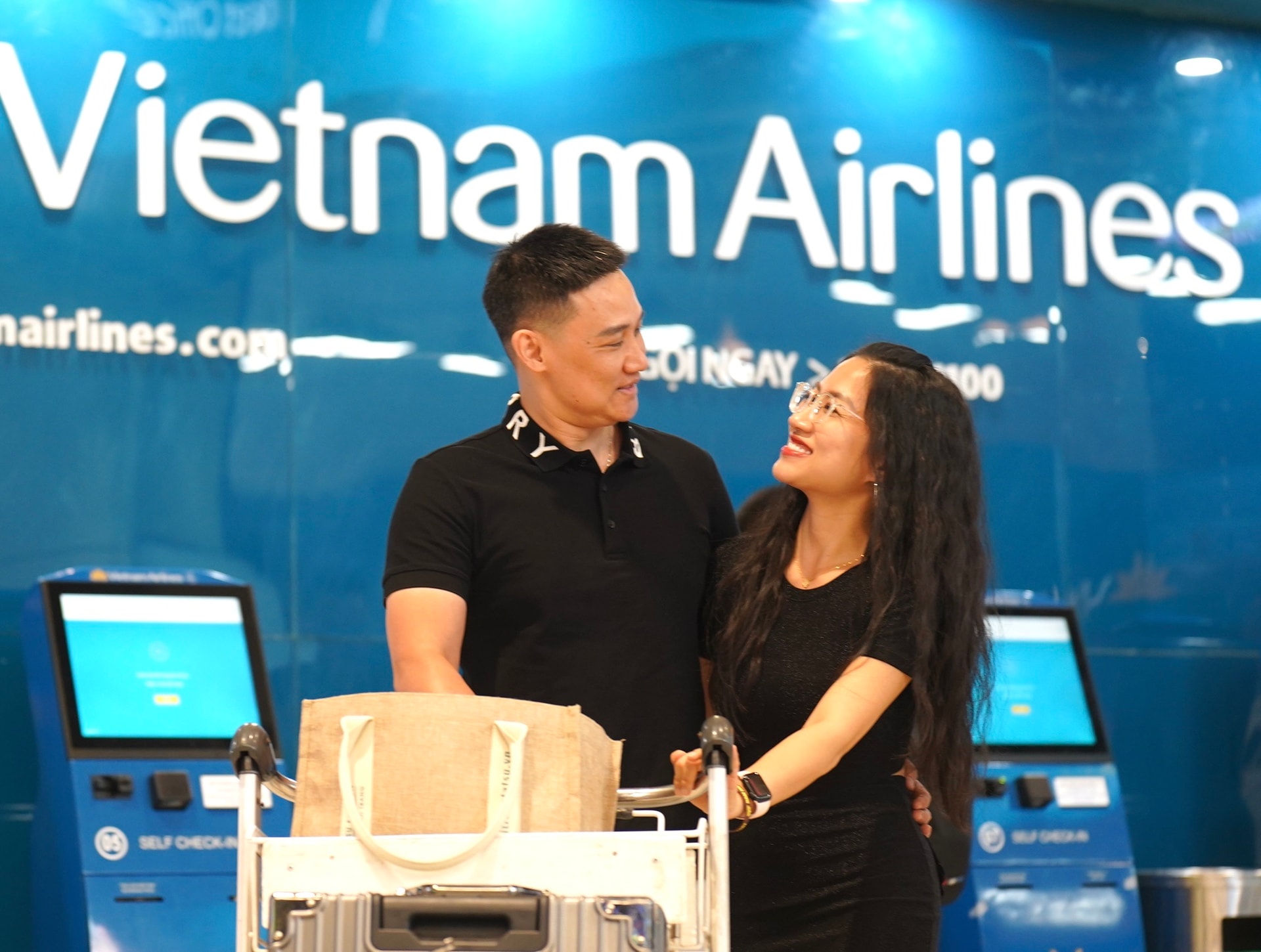 Nâng tầm Dịch vụ: Chụp ảnh cưới ở sân bay, đôi bạn trẻ nhận được quà tặng bất ngờ