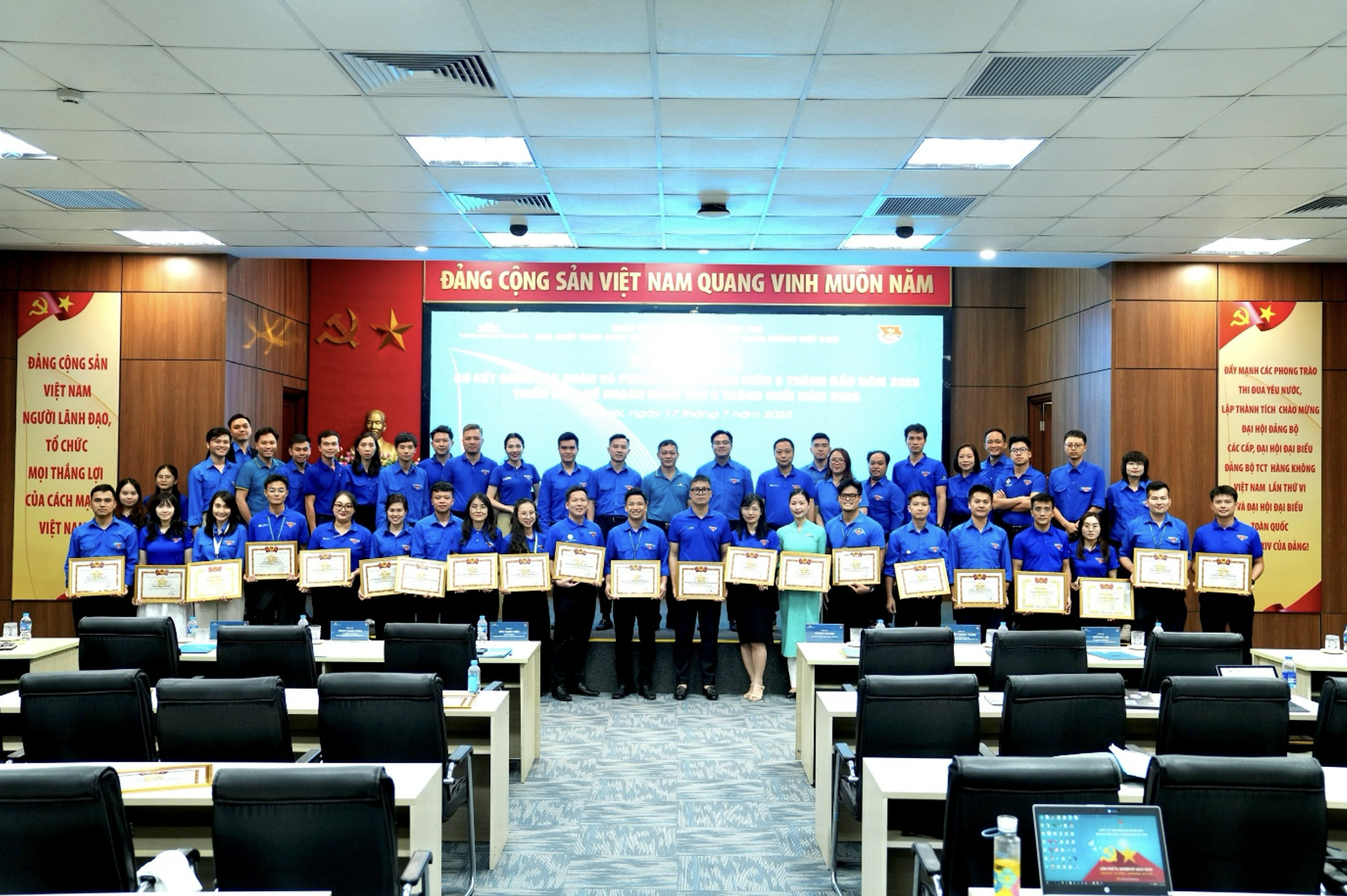 Sơ kết công tác Đoàn 6 tháng đầu năm 2025: Tuổi trẻ Vietnam Airlines khẳng định bản lĩnh tiên phong, sáng tạo, khát vọng vươn cao