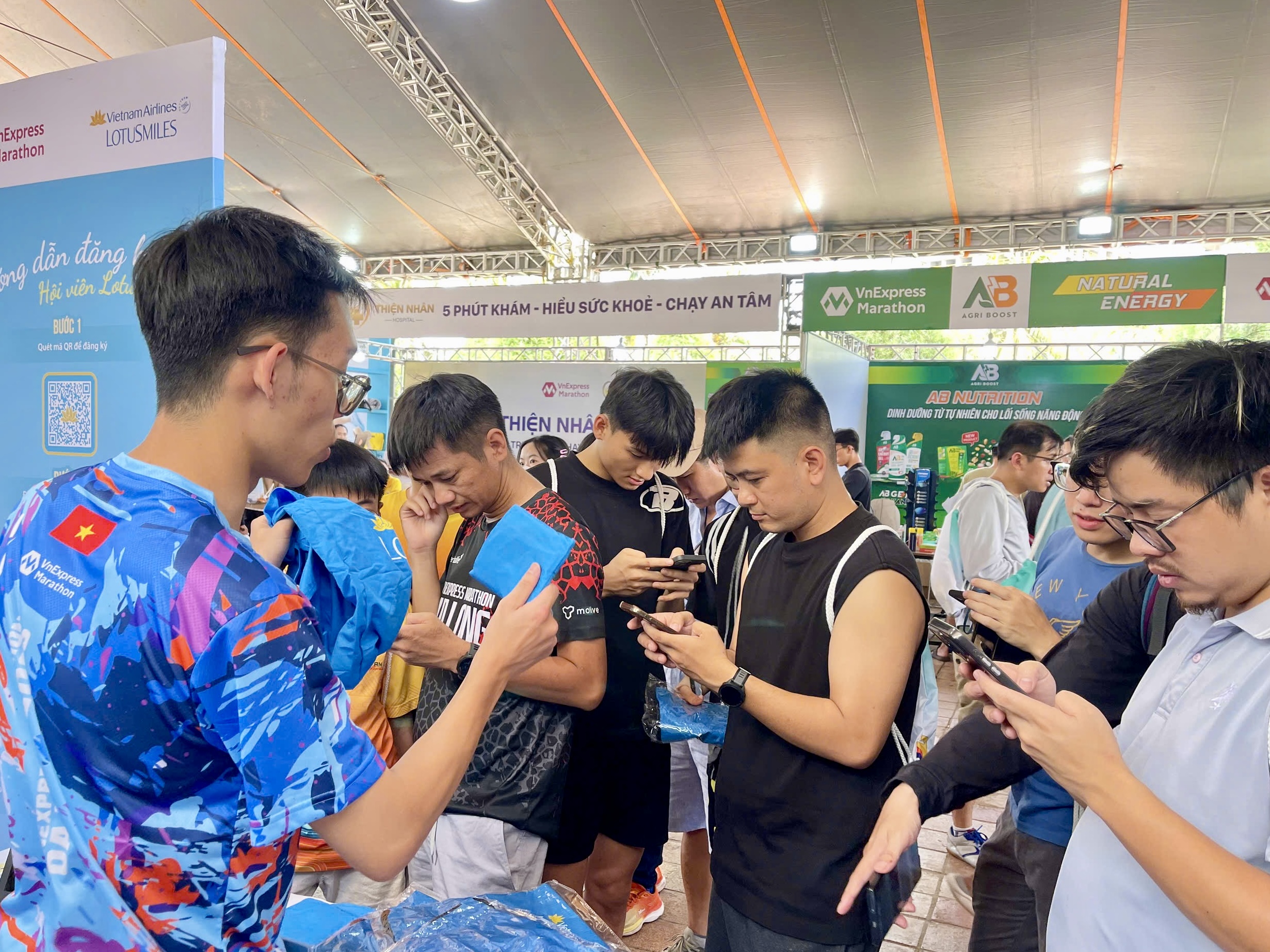 Từ đường chạy tới đường bay: Lotusmiles chào đón gần 1.000 hội viên mới tại VnExpress Marathon Đà Nẵng 2025