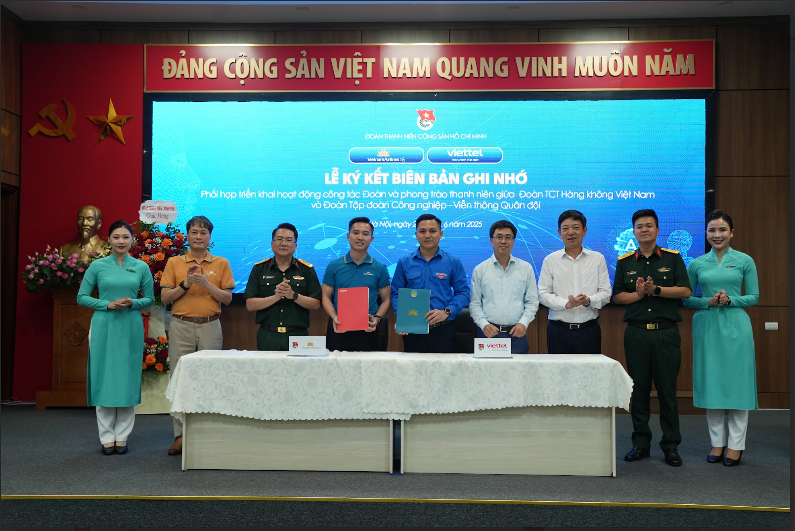 Vietnam Airlines triển khai đề án “Bình dân học vụ số”: Không ai bị bỏ lại phía sau trong hành trình số hóa