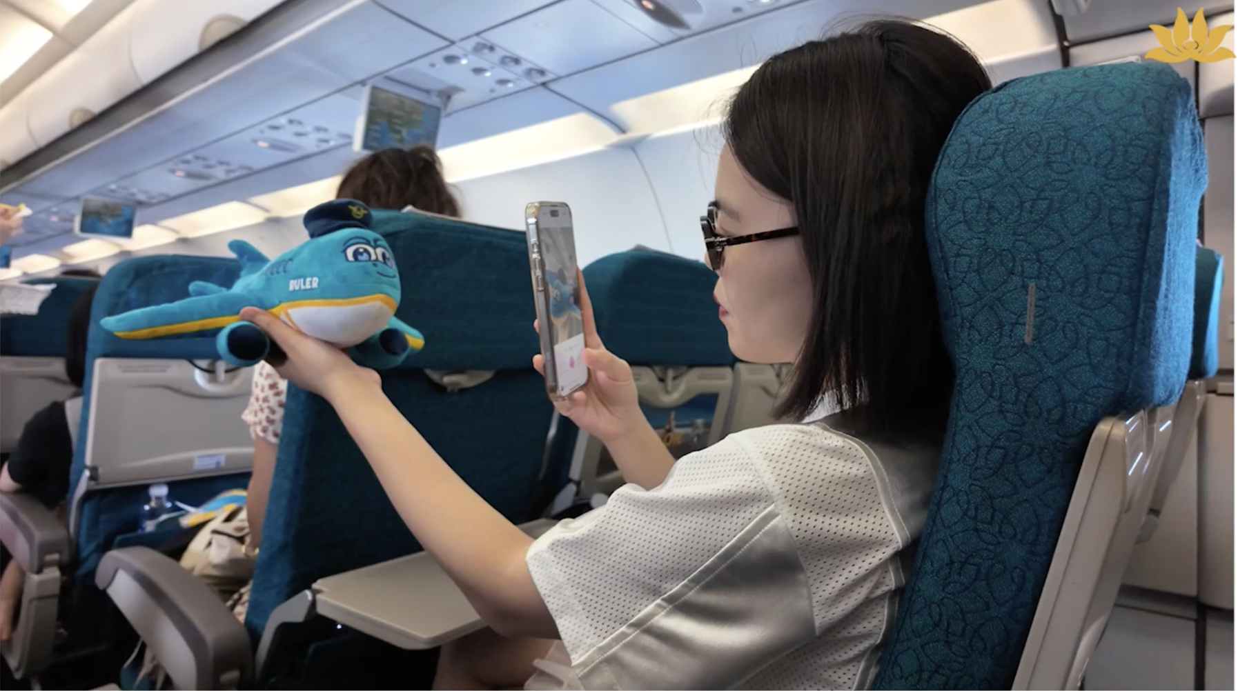 [VNA What] Trải nghiệm chuyến bay chào đón hành khách thứ 350 triệu cùng Vietnam Airlines