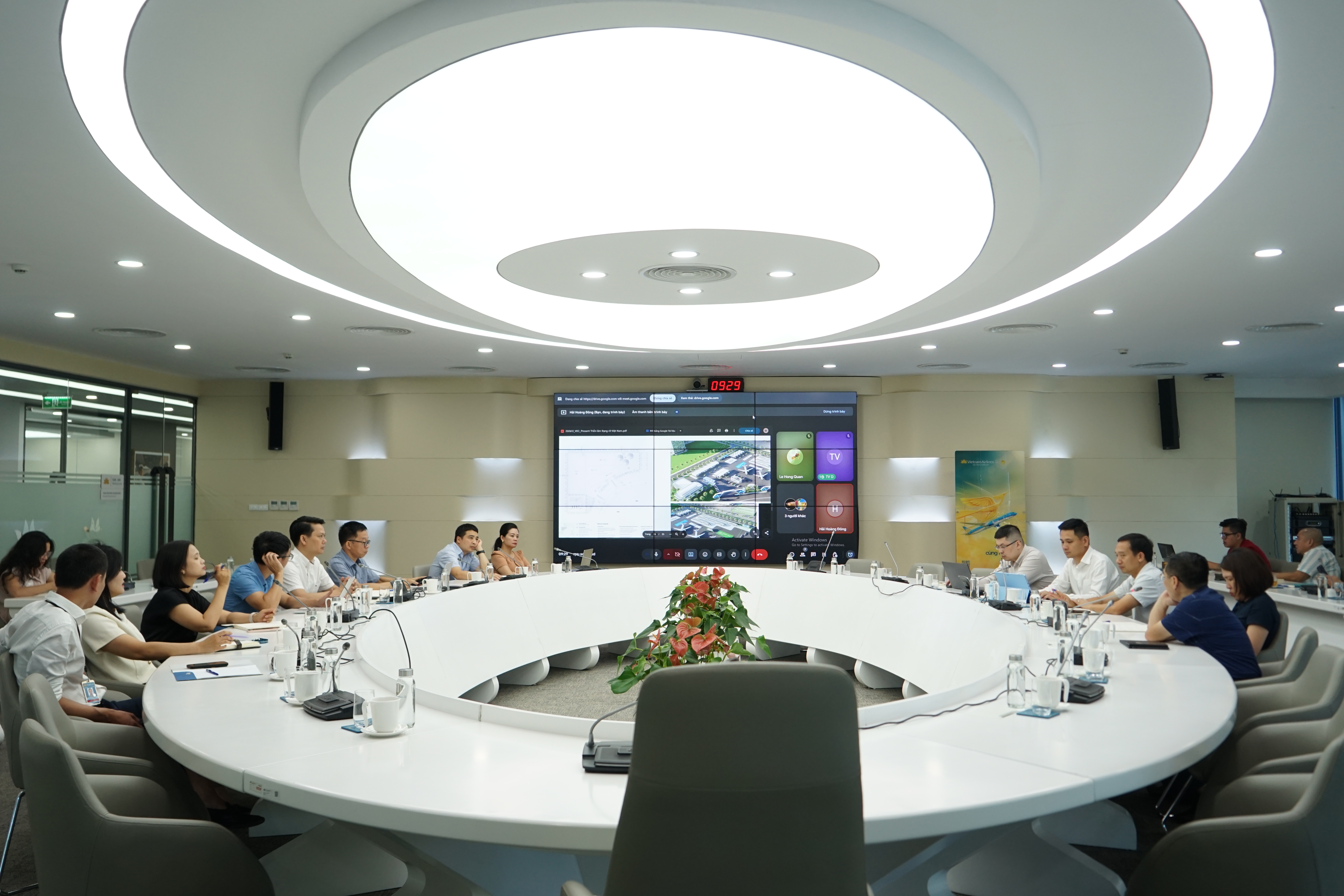 Vietnam Airlines họp bàn triển khai không gian trải nghiệm tại triển lãm hàng không vũ trụ nhân dịp kỷ niệm 80 năm Quốc khánh