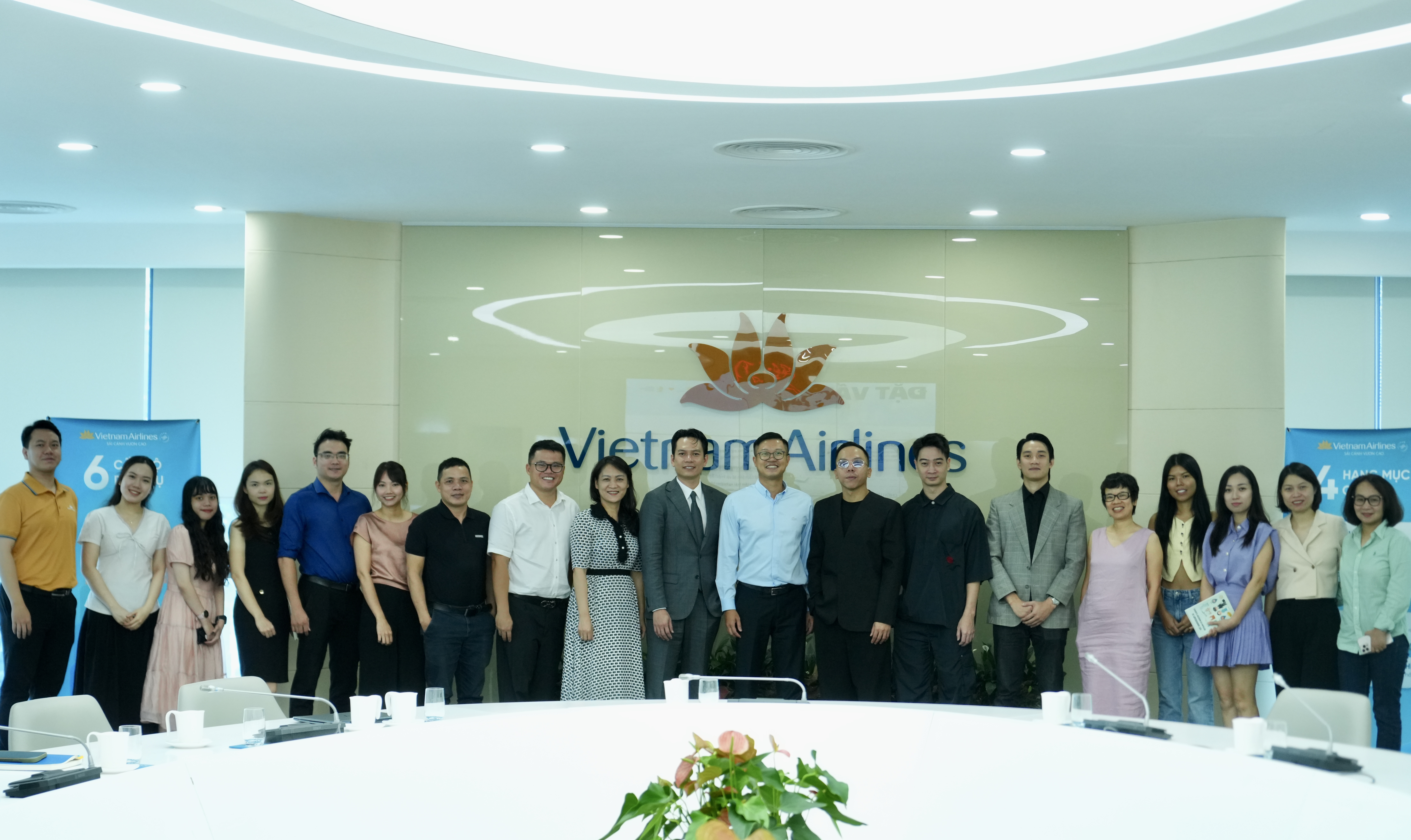 Ban Truyền thông làm việc với SpaceSpeakers về dự án thương hiệu âm thanh (sonic branding)