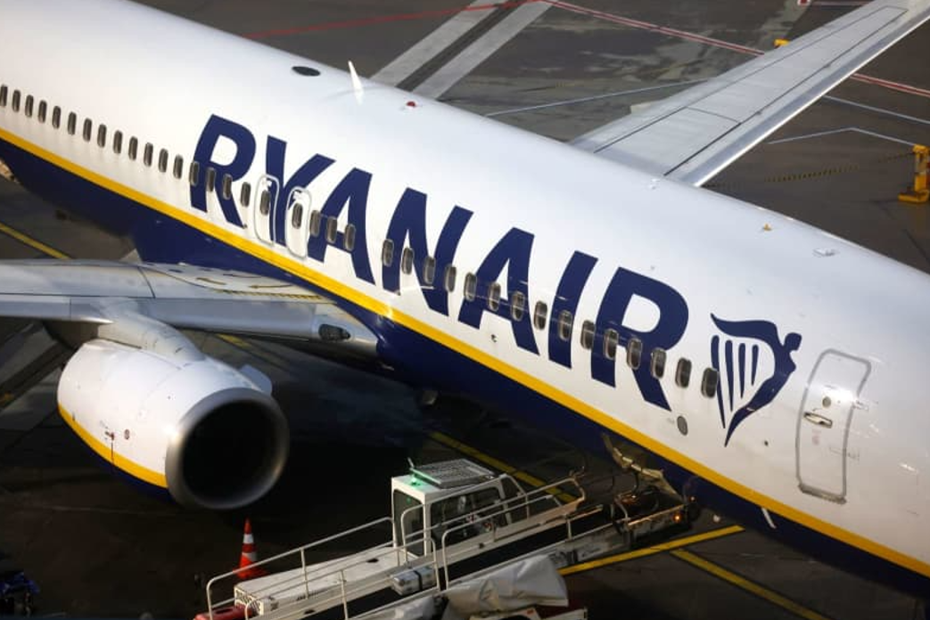 Aviation News 8/7: Hành khách nhảy khỏi máy bay Ryanair vì báo cháy giả, 18 người bị thương