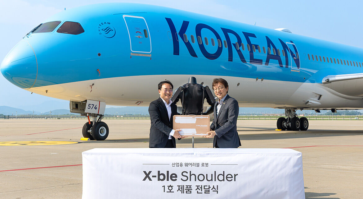 Aviation News 15/7: Korean Air tiên phong ứng dụng robot đeo vai trong bảo dưỡng hàng không