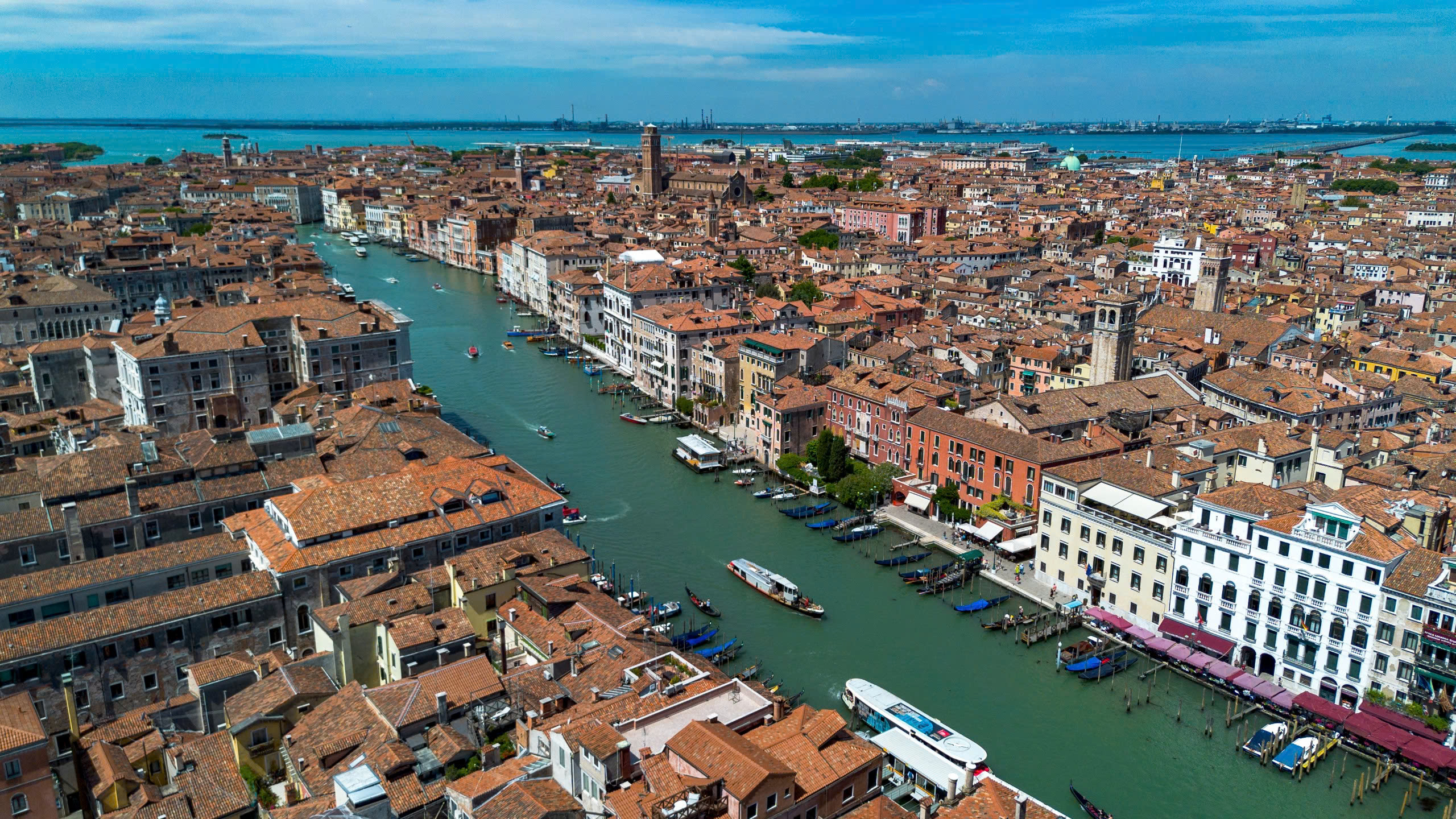 Bay thẳng đến “trái tim Italy”