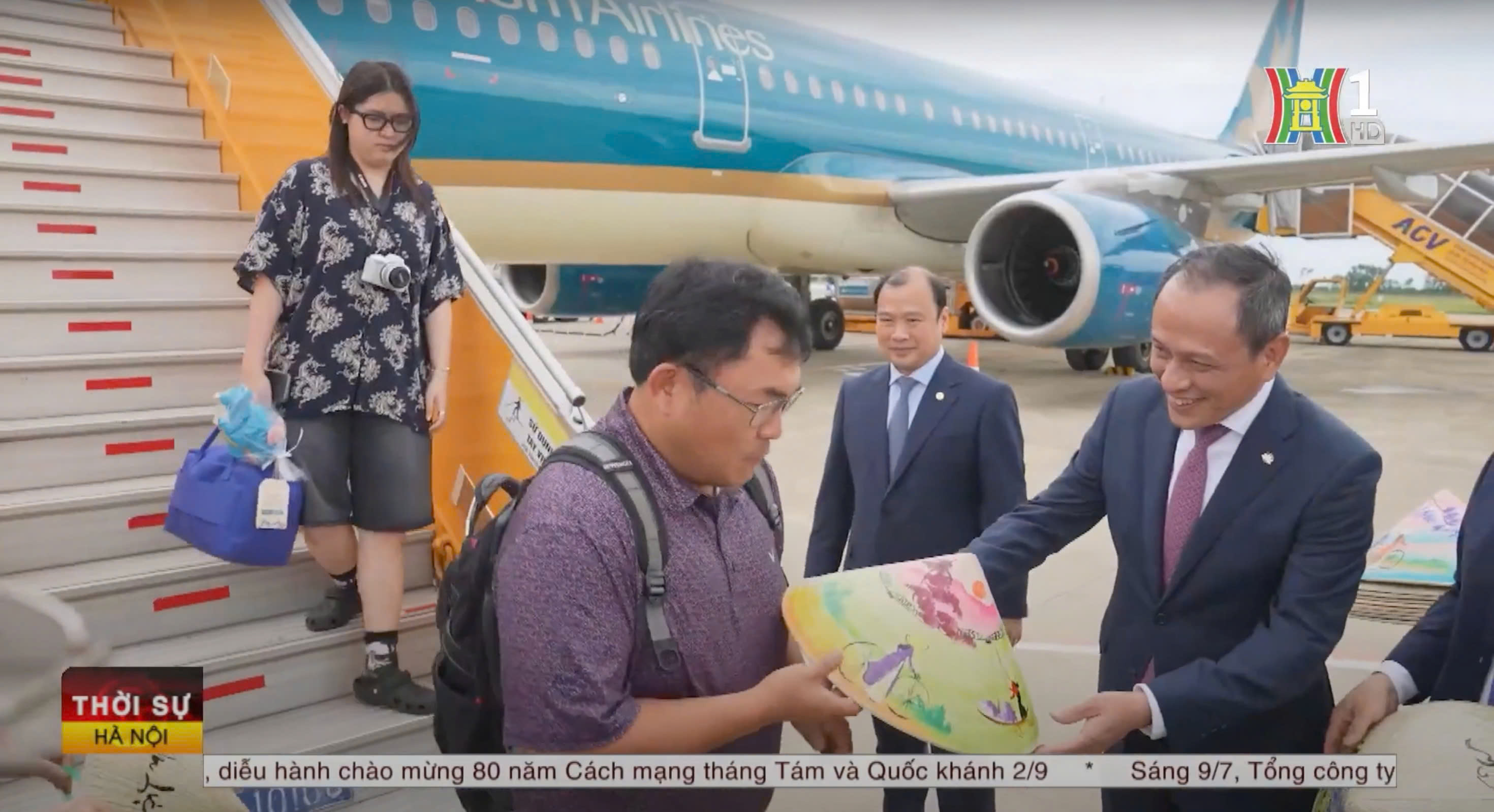 [Đài Hà Nội] Vietnam Airlines đón hành khách thứ 350 triệu
