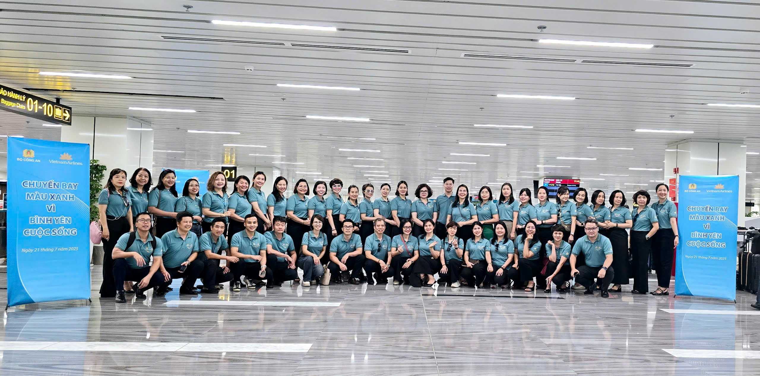 Chuyến bay màu xanh: Bộ Công an và Vietnam Airlines lan tỏa nghĩa tình trong tháng 7 tri ân