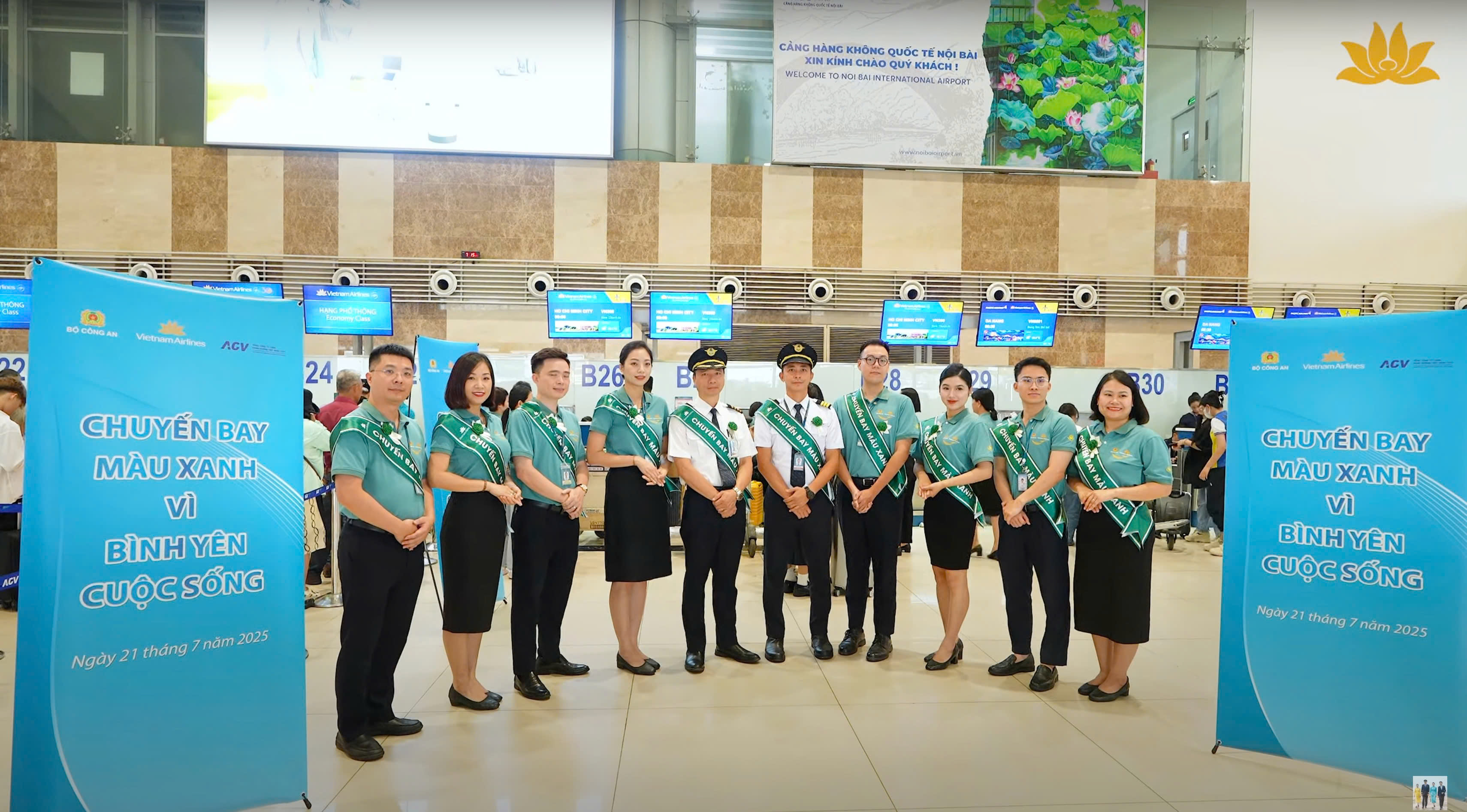 [VNA What] Tiếp nối hành trình tô màu chuyến bay lần thứ 7 – VNA phối hợp cùng Bộ Công An tổ chức  Chuyến bay màu xanh