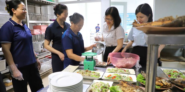 “Bữa cơm công đoàn” năm 2025 thắt chặt đồng lòng, vững vàng tiến bước