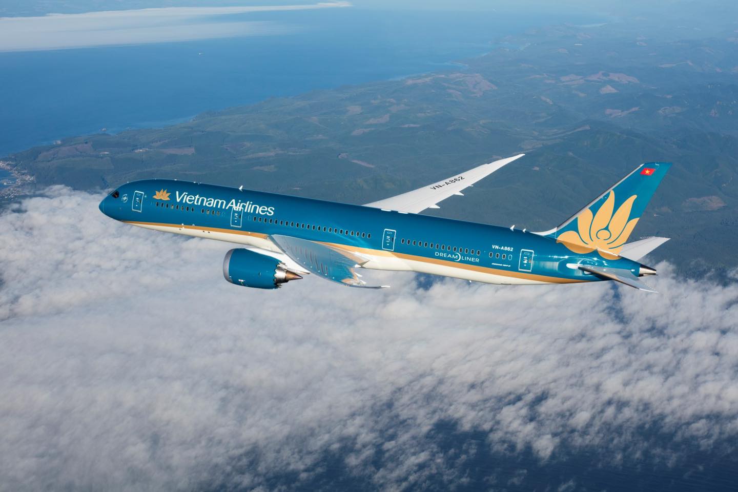 Vietnam Airlines mở bán vé ưu đãi thu 2025 trên đường bay nội địa và quốc tế