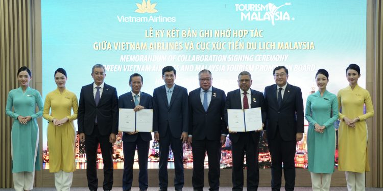 Vietnam Airlines hợp tác chiến lược với Du lịch Malaysia, tăng cường kết nối và quảng bá điểm đến