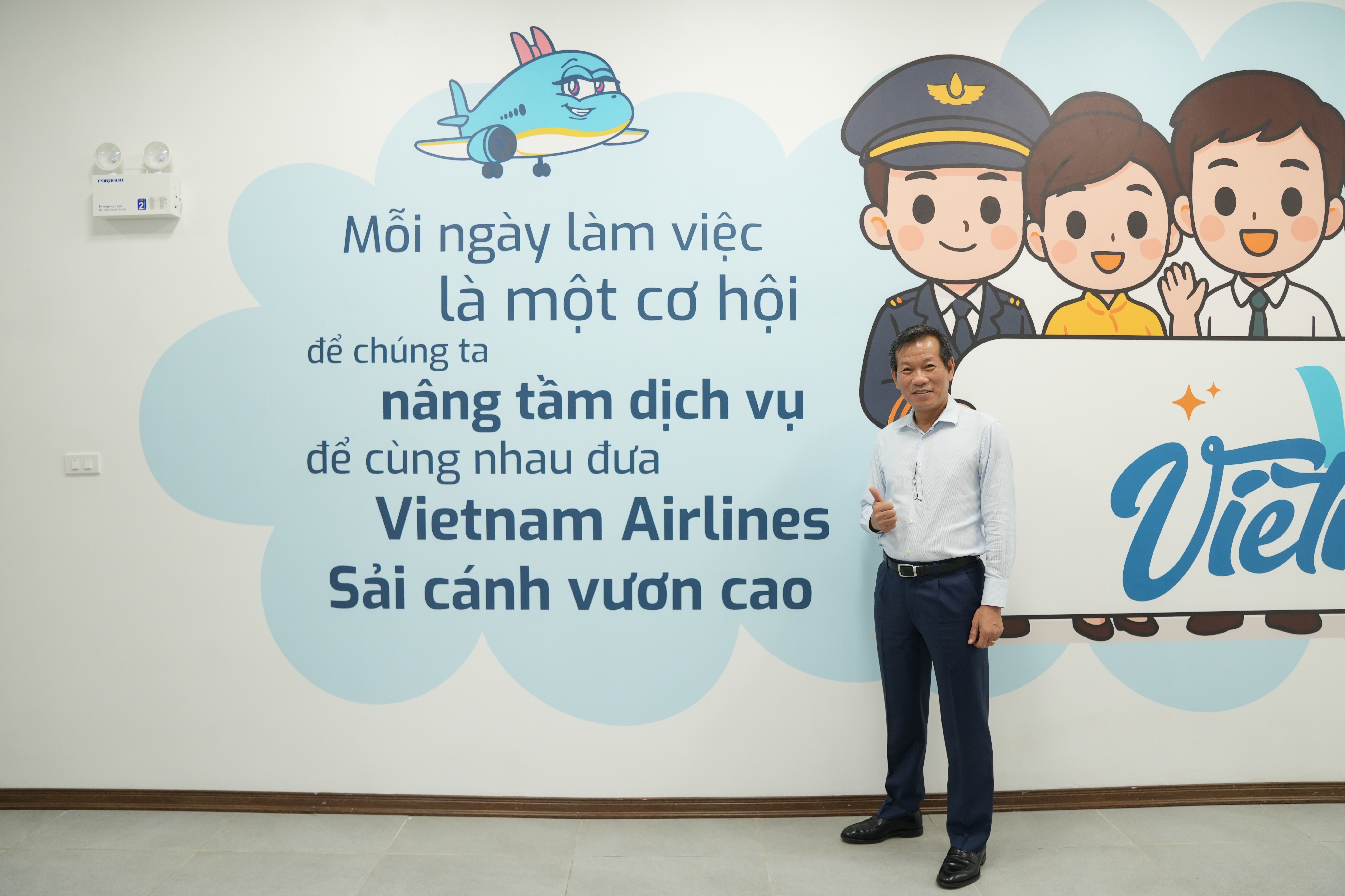 Sky Lounge sống động với loạt tranh tường mang thông điệp “Văn hóa nâng tầm”